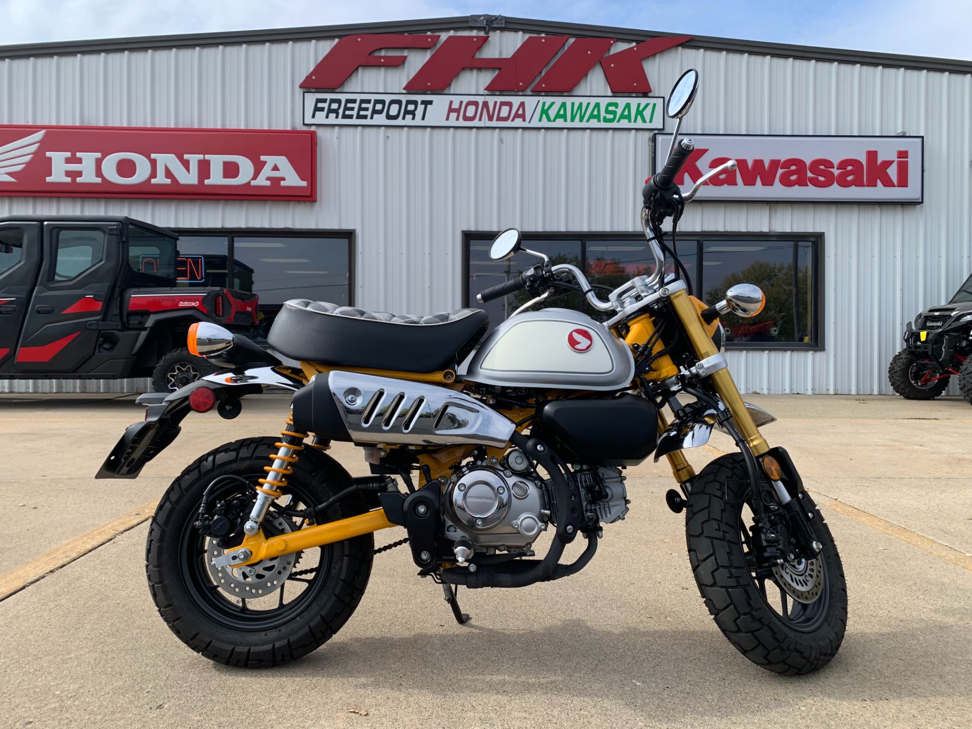 2023 Honda Monkey ABS in Freeport, Illinois - Photo 2