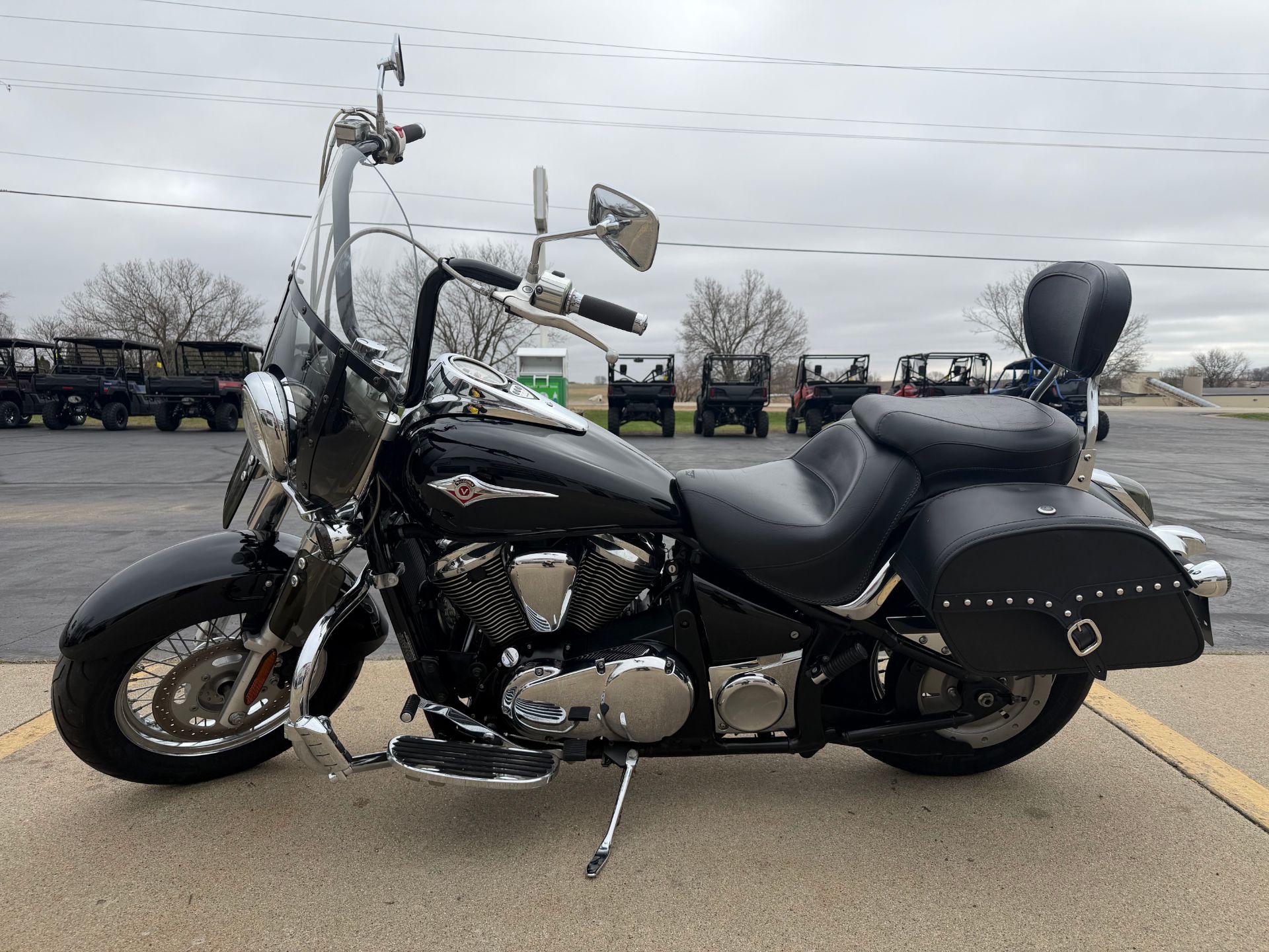 2006 Kawasaki VULCAN 900 CLASSIC in Freeport, Illinois - Photo 2