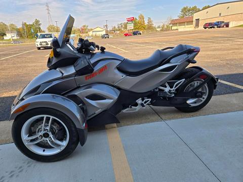 2011 Can-Am Spyder® RS SM5 in Canton, Ohio - Photo 2