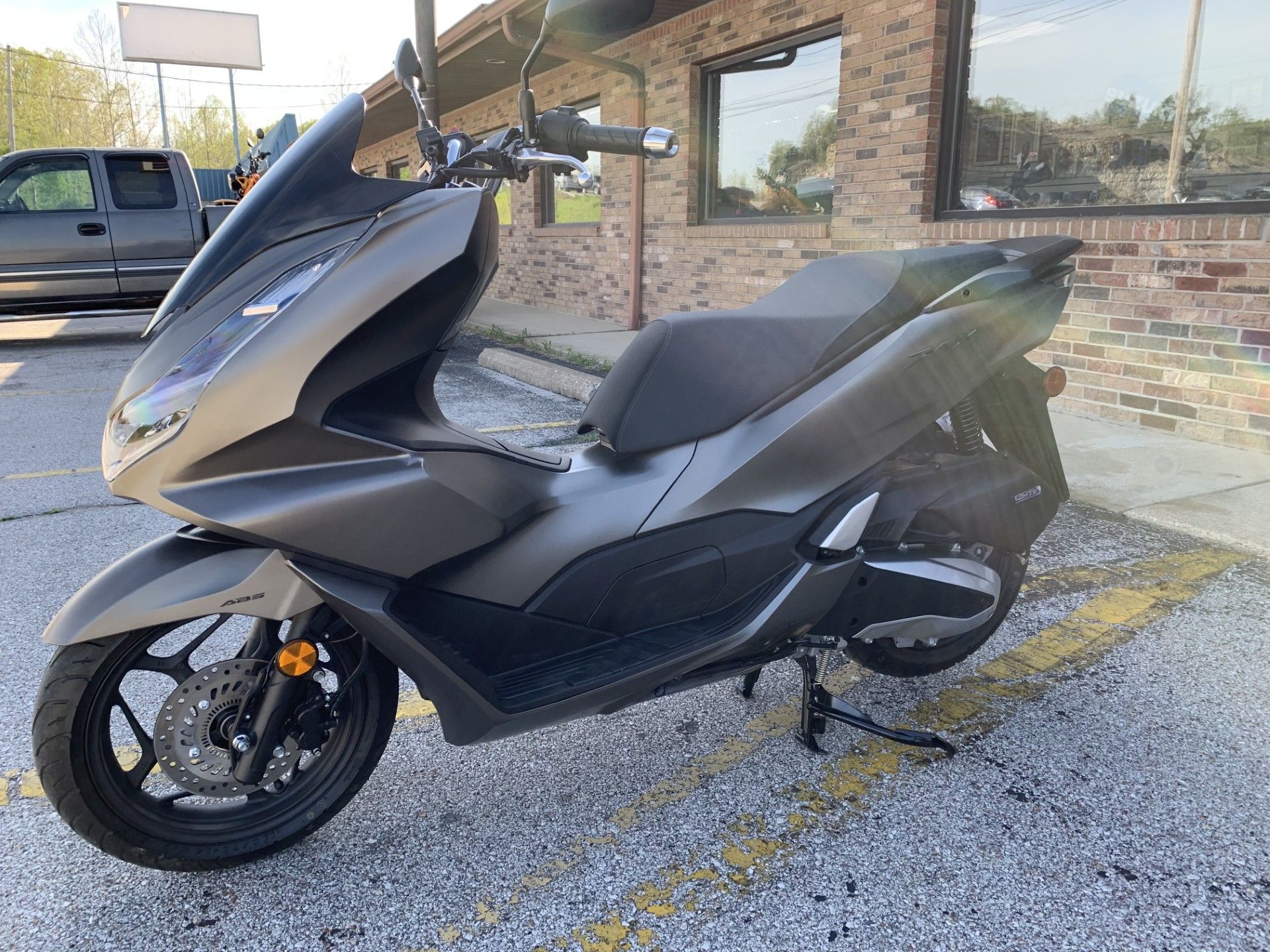 2023 Honda PCX150A wABS Brakes in Herculaneum, Missouri - Photo 3