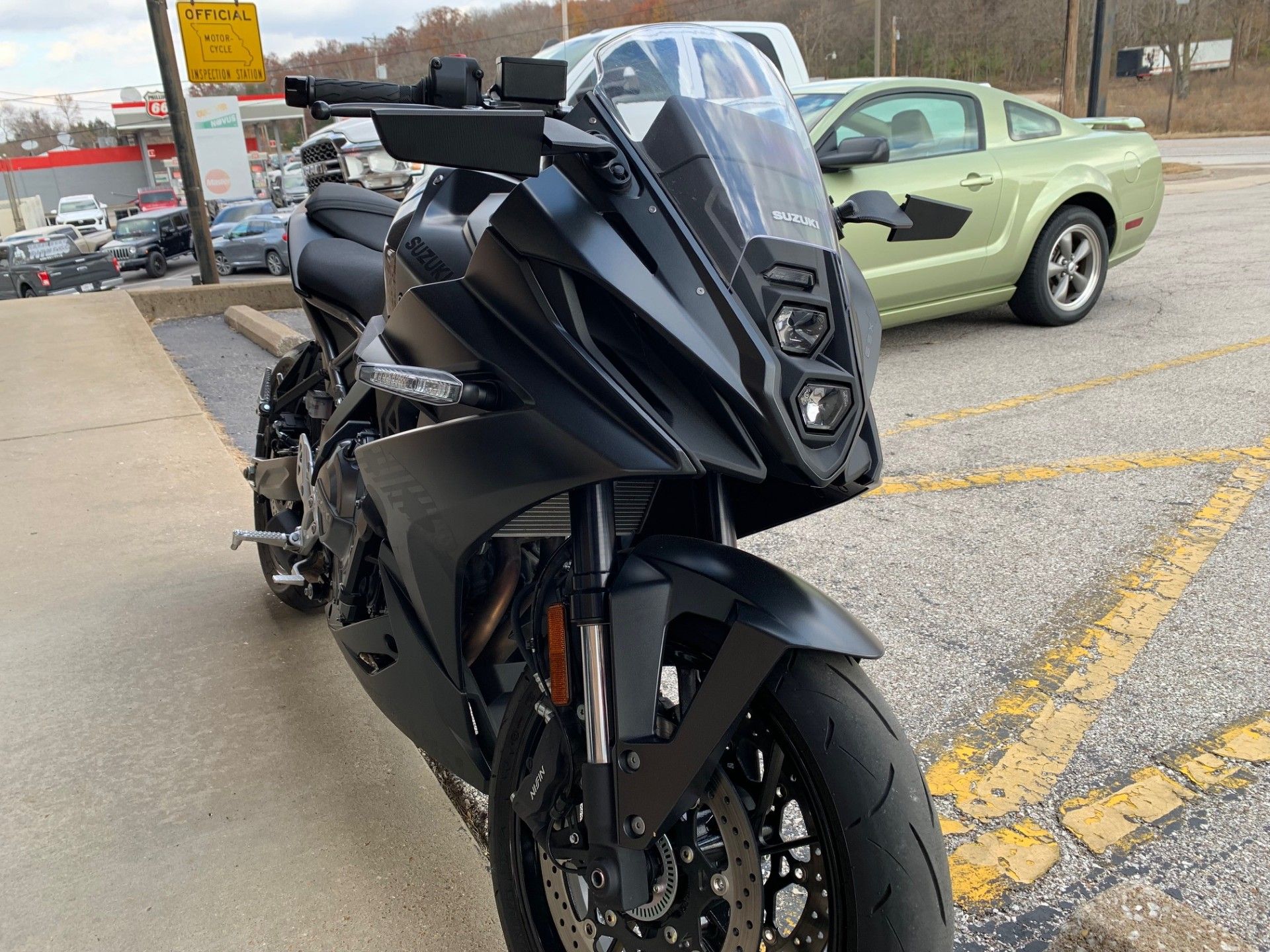 2025 Suzuki GSX800FRQ  (GSX-8R) in Herculaneum, Missouri - Photo 3
