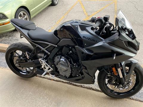 2025 Suzuki GSX800FRQ  (GSX-8R) in Herculaneum, Missouri - Photo 2
