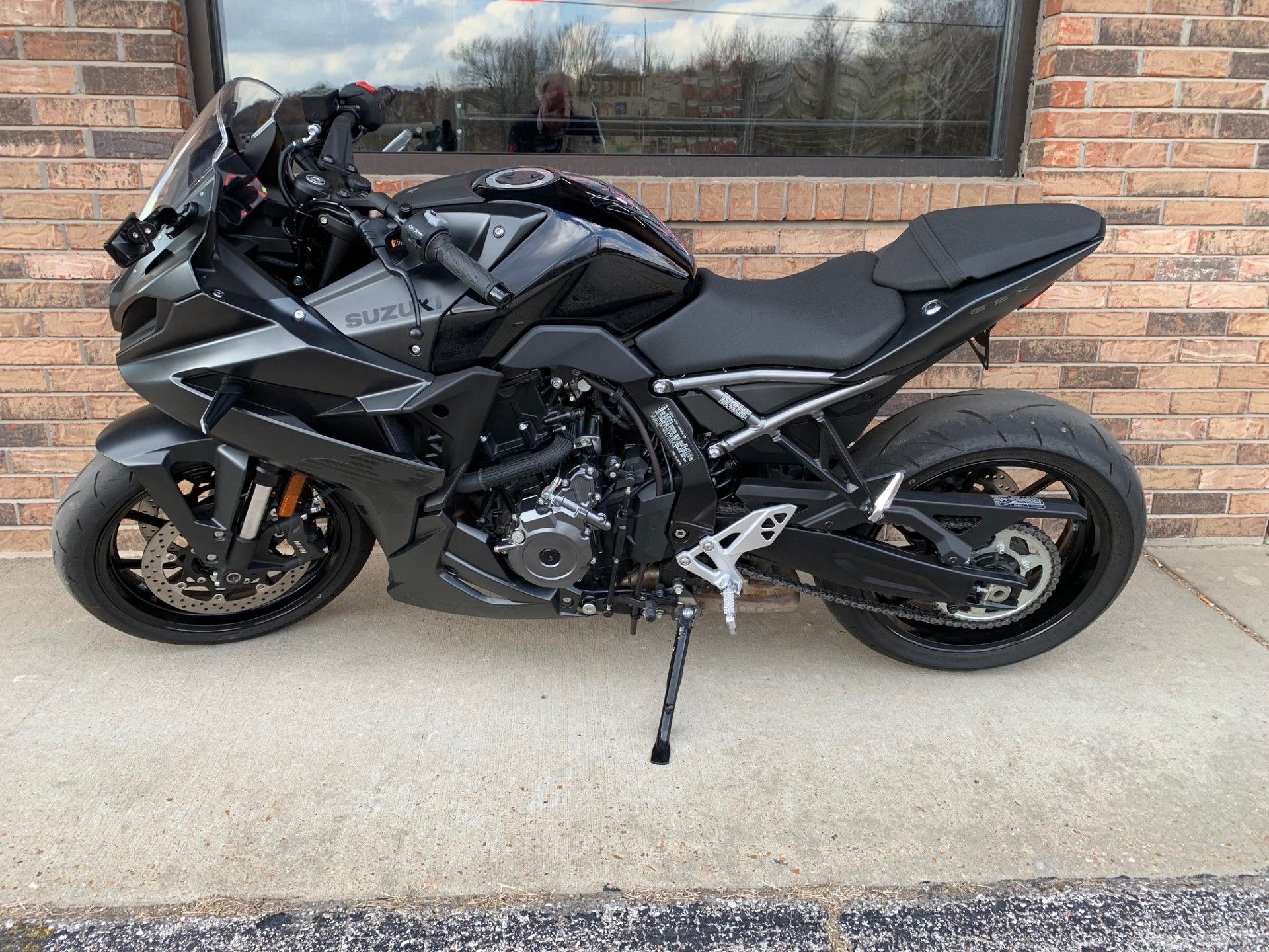 2025 Suzuki GSX800FRQ  (GSX-8R) in Herculaneum, Missouri - Photo 4