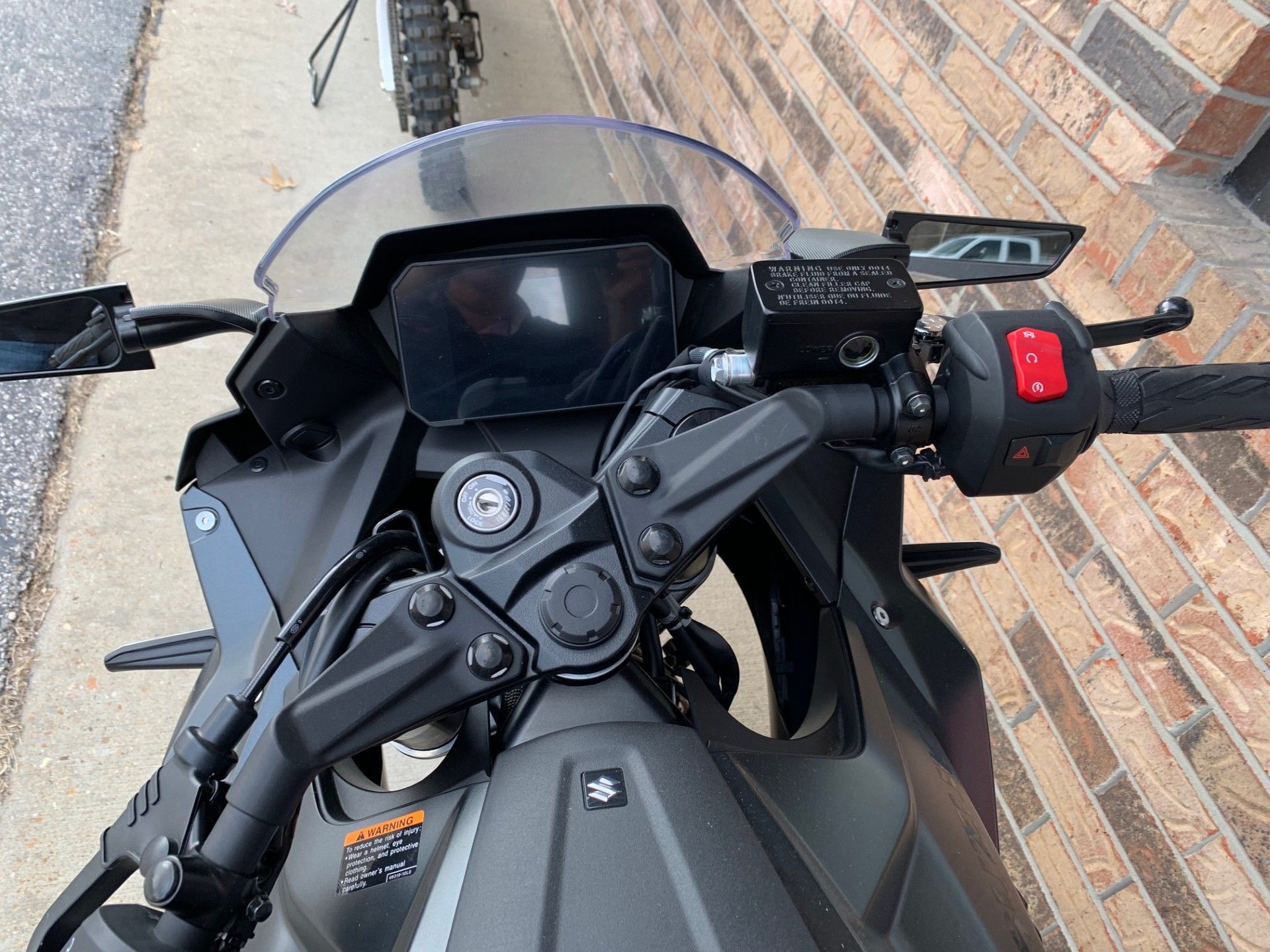 2025 Suzuki GSX800FRQ  (GSX-8R) in Herculaneum, Missouri - Photo 7