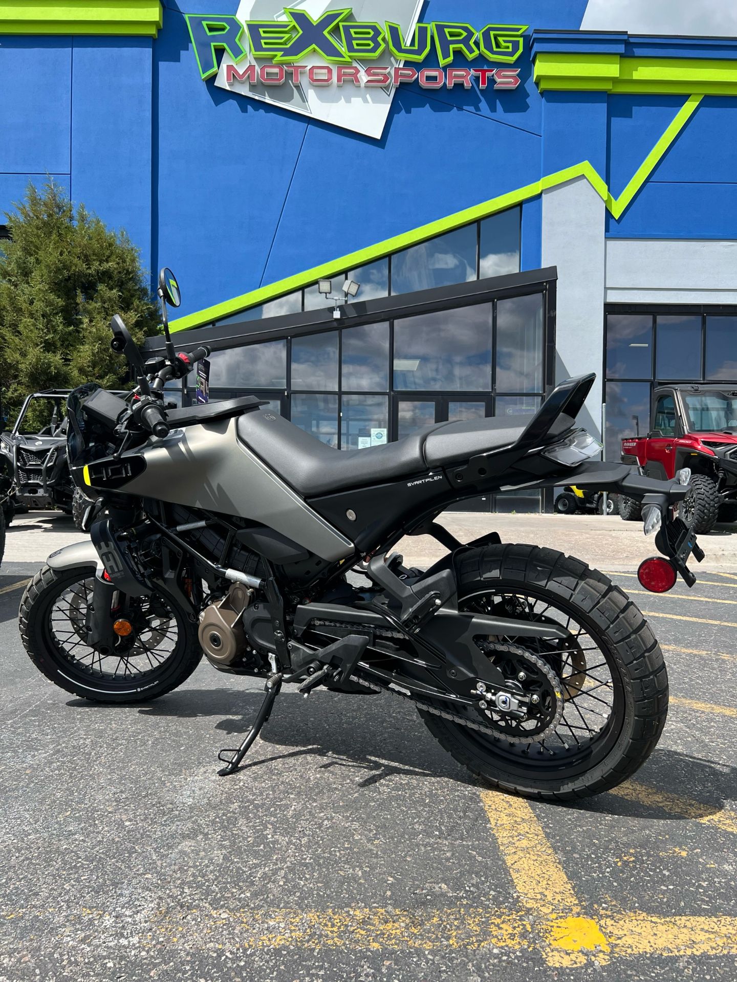 2023 Husqvarna Svartpilen 401 in Rexburg, Idaho - Photo 2