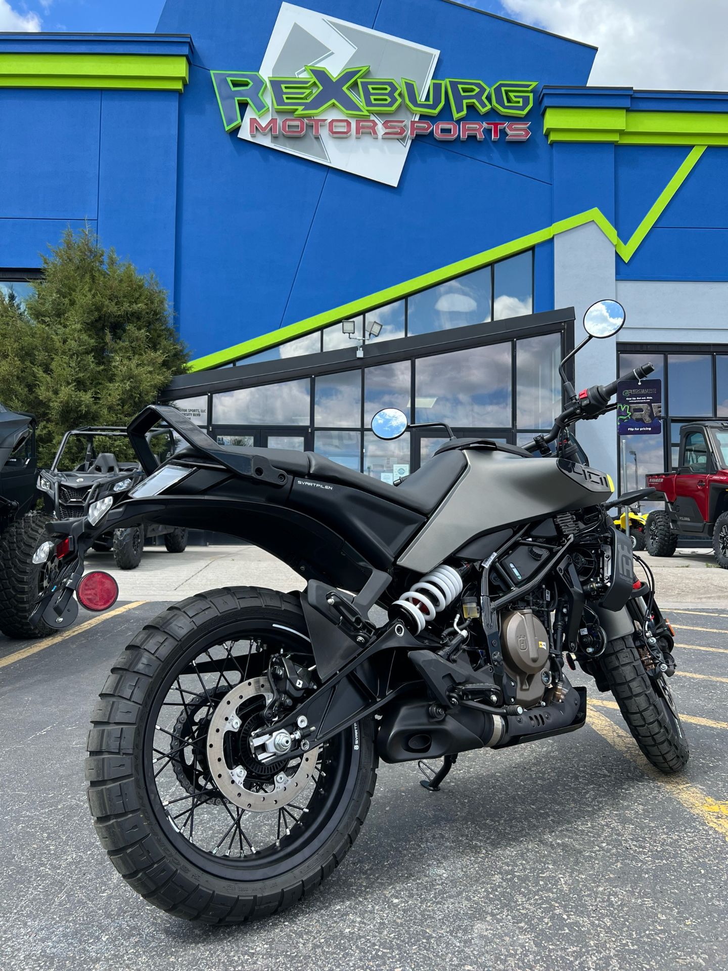 2023 Husqvarna Svartpilen 401 in Rexburg, Idaho - Photo 3