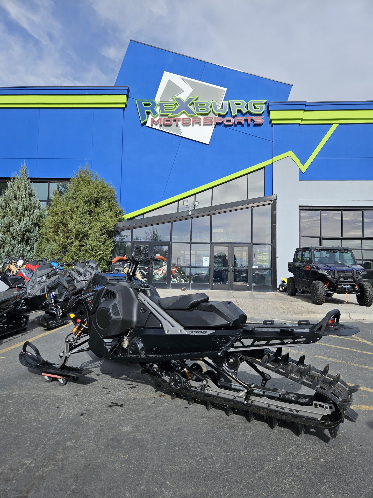 2024 LYNX Shredder RE 3900 850 E-TEC Turbo R PowderMax X-Light 3.0 SHOT w/ 10.25 Touchscreen in Rexburg, Idaho - Photo 4