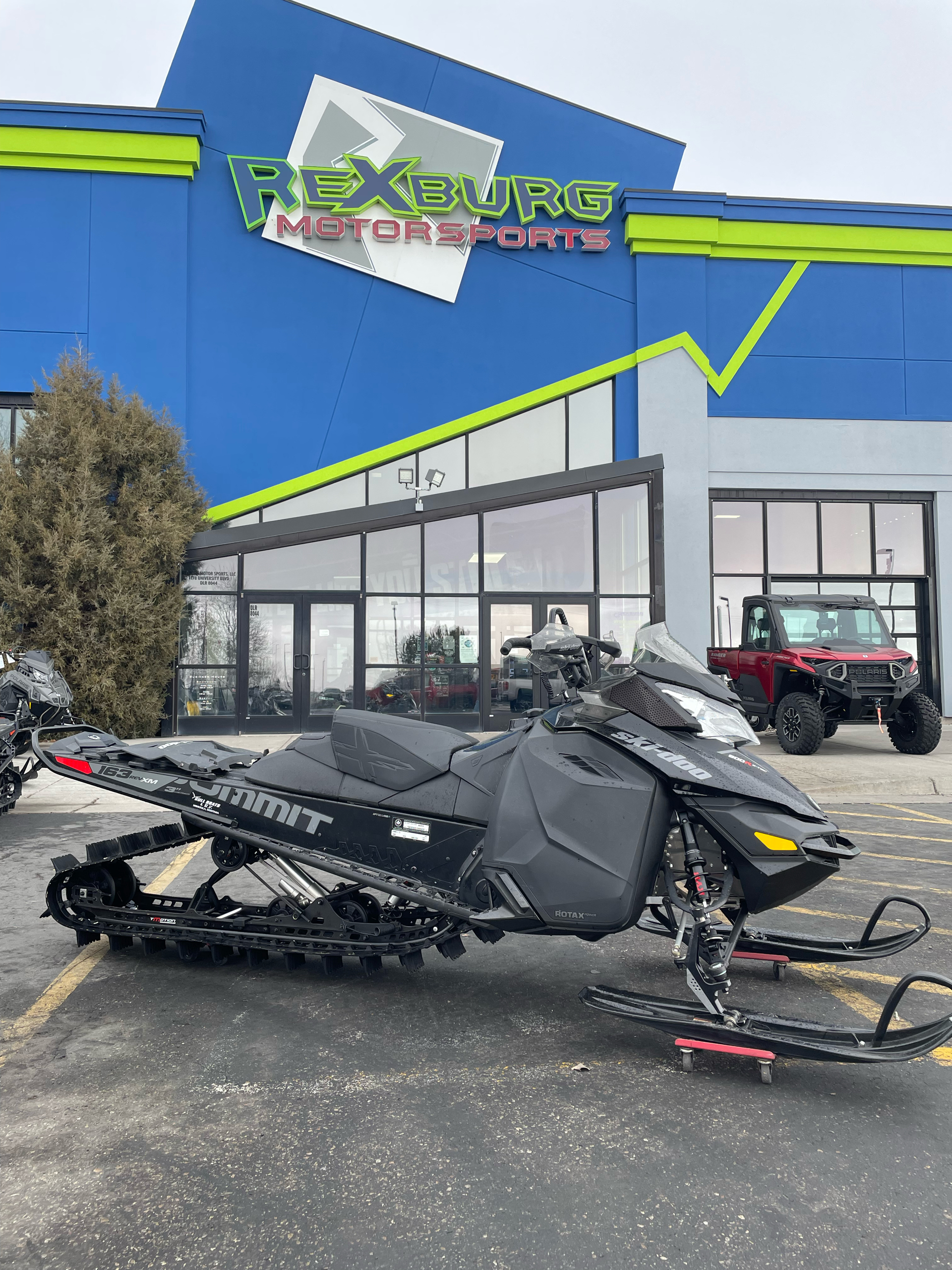 2016 Ski-Doo Summit X T3 163 800R E-TEC, PowderMax 3.0" in Rexburg, Idaho - Photo 2