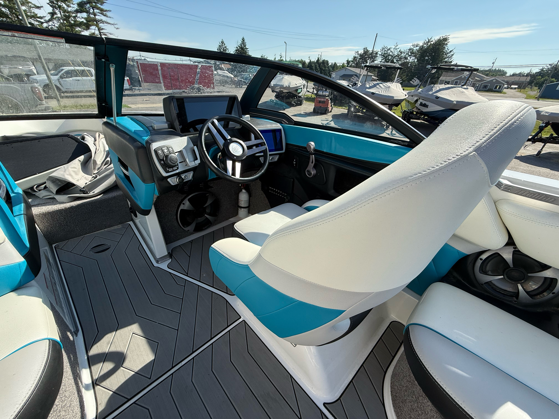 2017 Malibu Wakesetter 25 LSV in Gaylord, Michigan - Photo 6