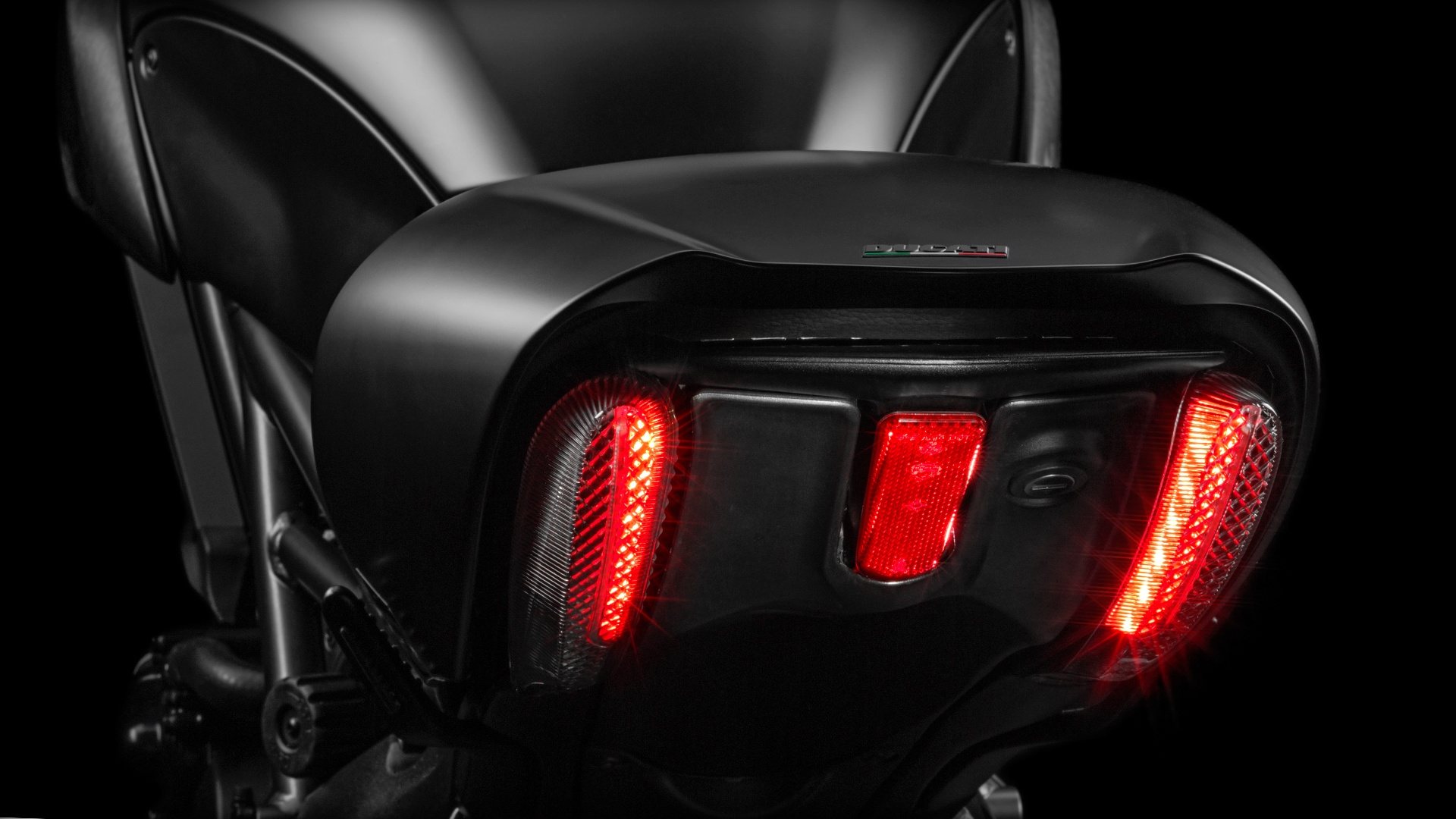 2016 Ducati Diavel in Davenport, Iowa - Photo 8
