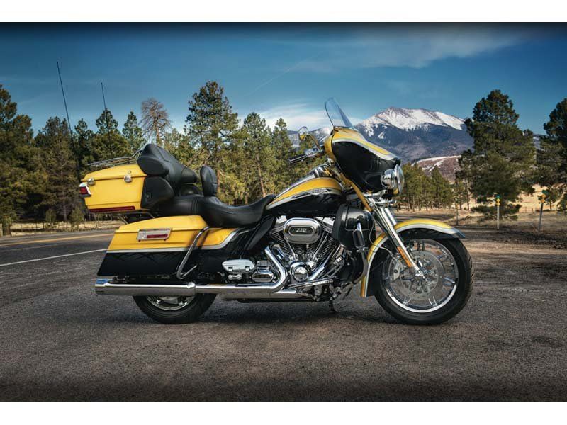 2012 Harley-Davidson CVO™ Ultra Classic® Electra Glide® in Canton, Ohio - Photo 4