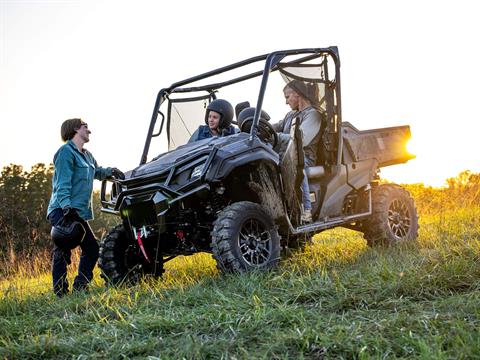 2023 Honda Pioneer 1000 Deluxe in Freeport, Illinois - Photo 2