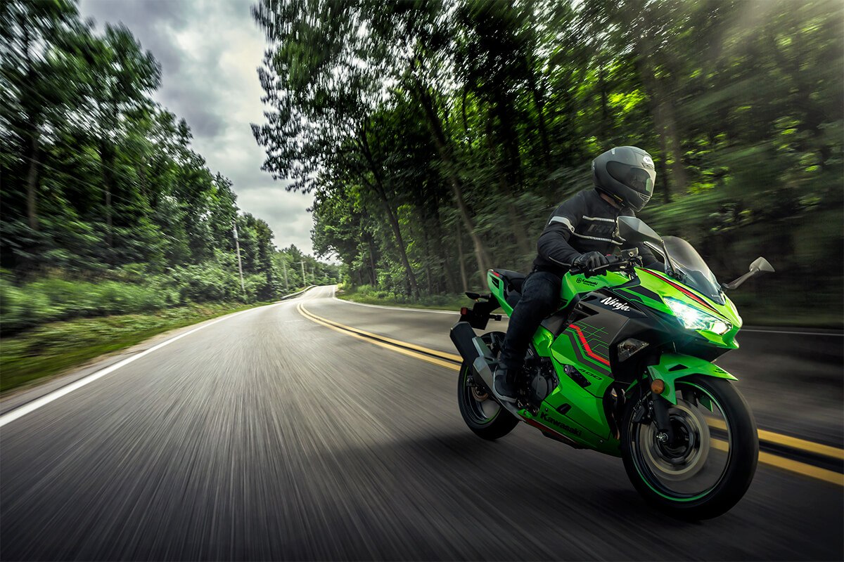 2023 Kawasaki Ninja 400 KRT Edition in Freeport, Illinois - Photo 9