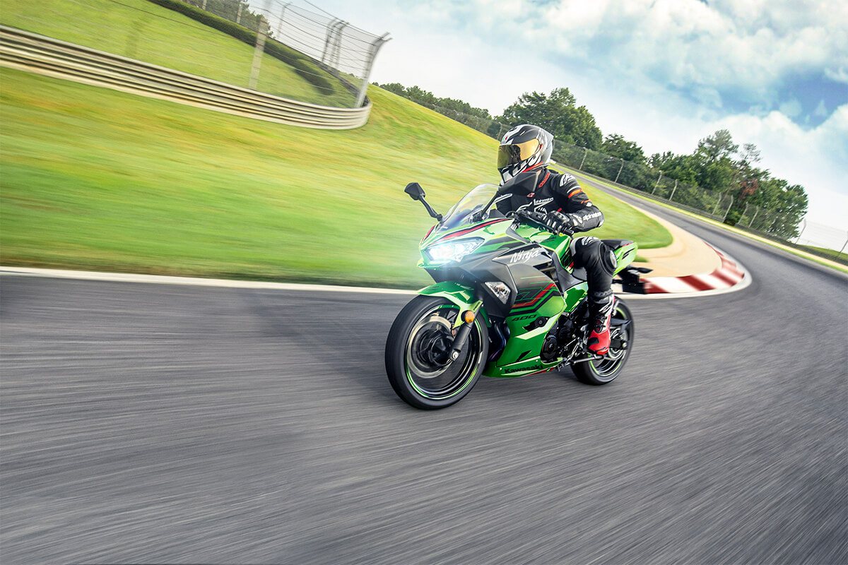 2023 Kawasaki Ninja 400 KRT Edition in Freeport, Illinois - Photo 14