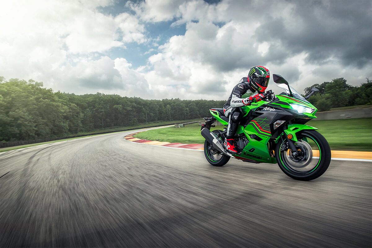 2023 Kawasaki Ninja 400 KRT Edition in Freeport, Illinois - Photo 18