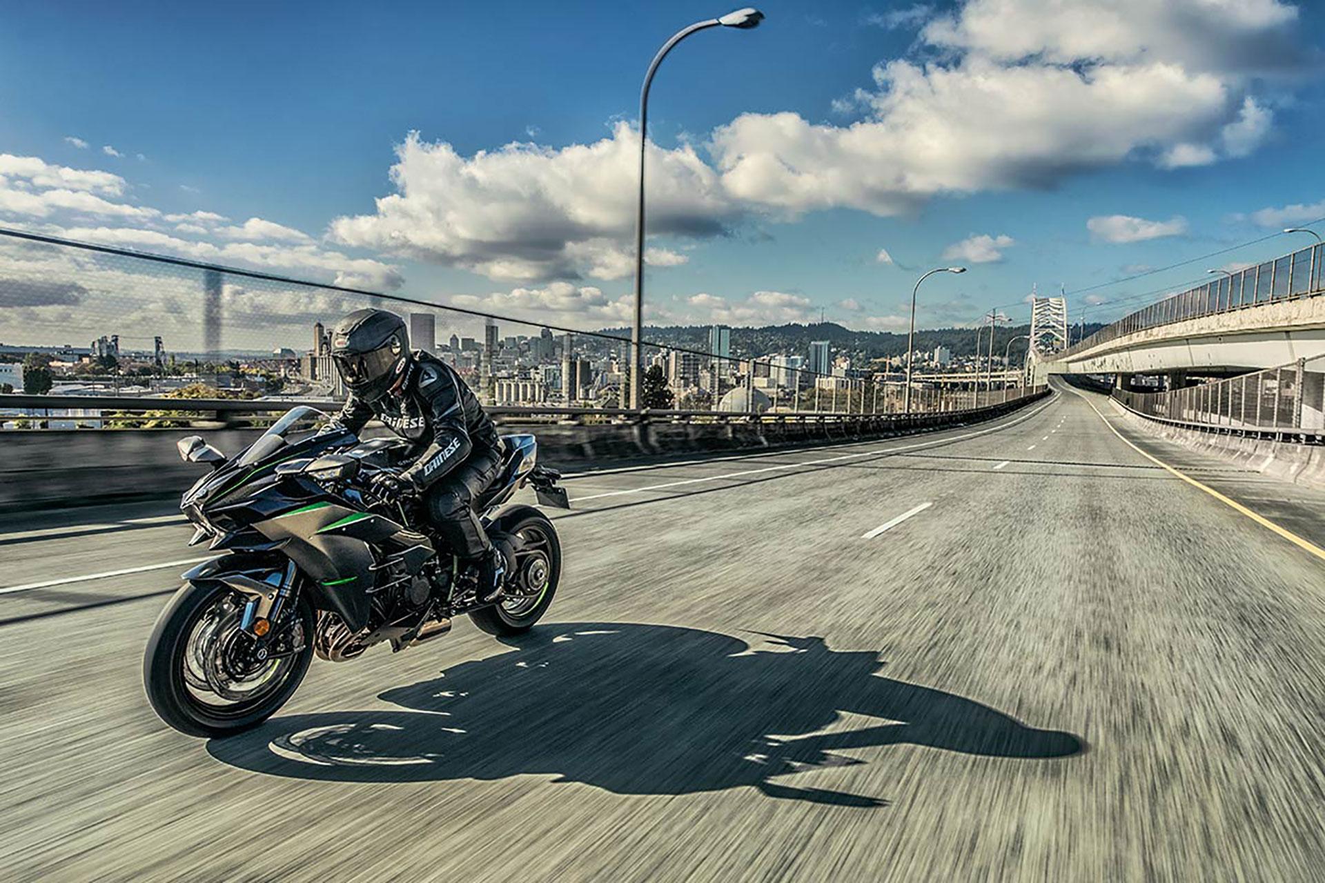 2023 Kawasaki Ninja H2 Carbon in Freeport, Illinois - Photo 5