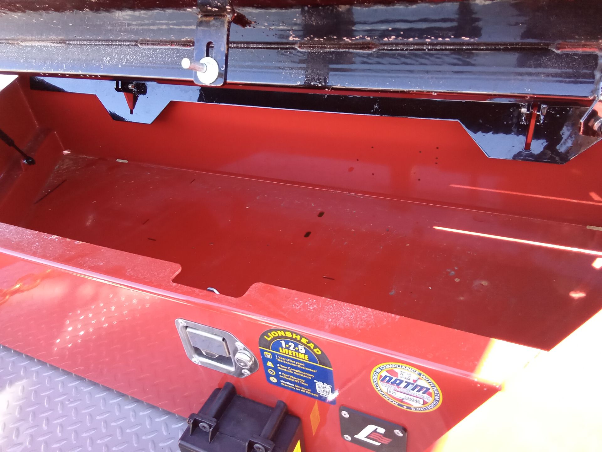 15.4K Tilt Trailer photo 5