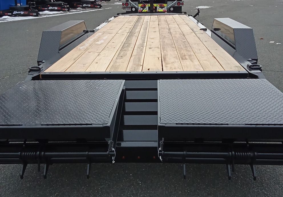 17.5K Dovetail Trailer photo 2