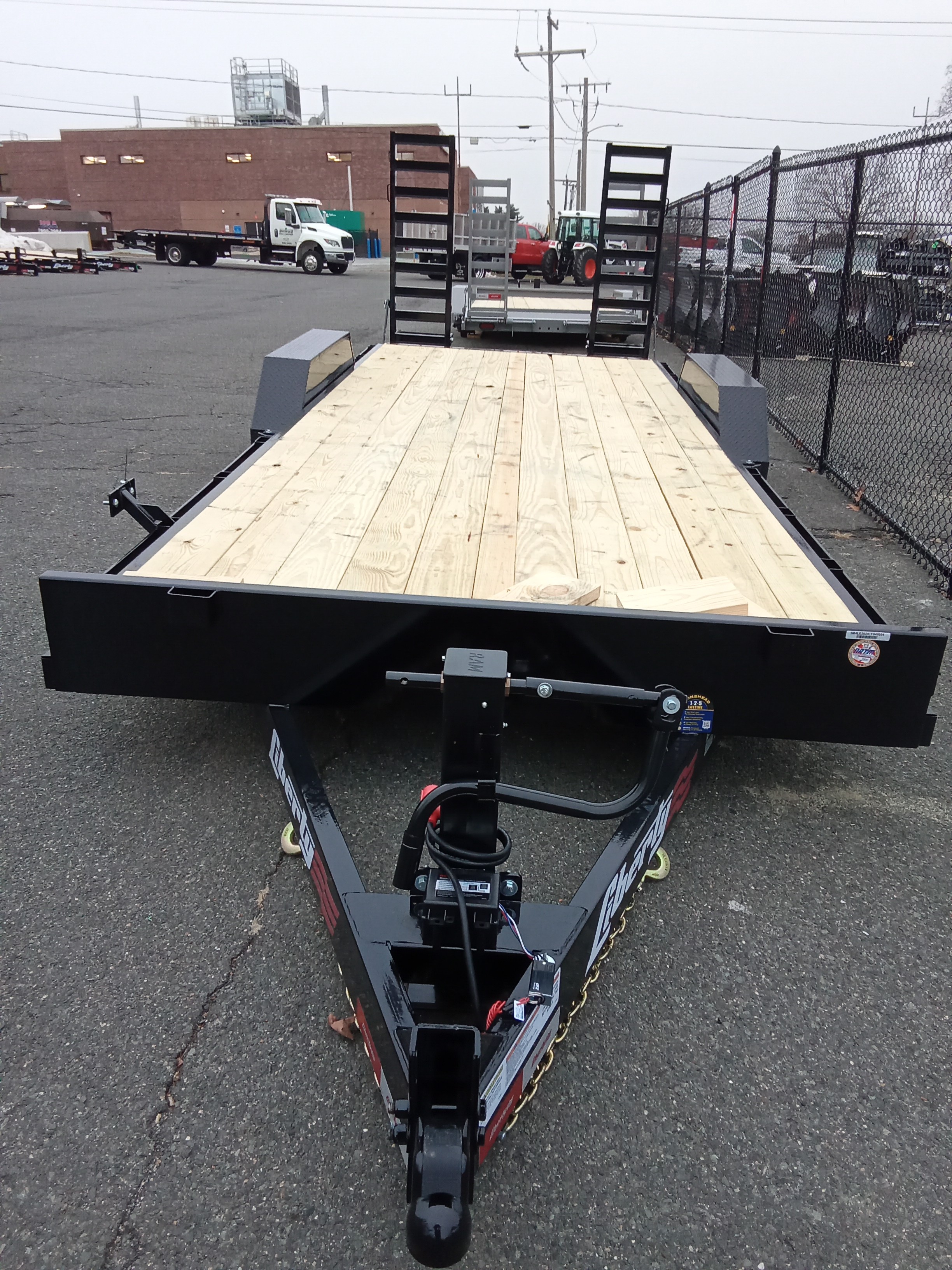 14K Dovetail Trailer photo 2