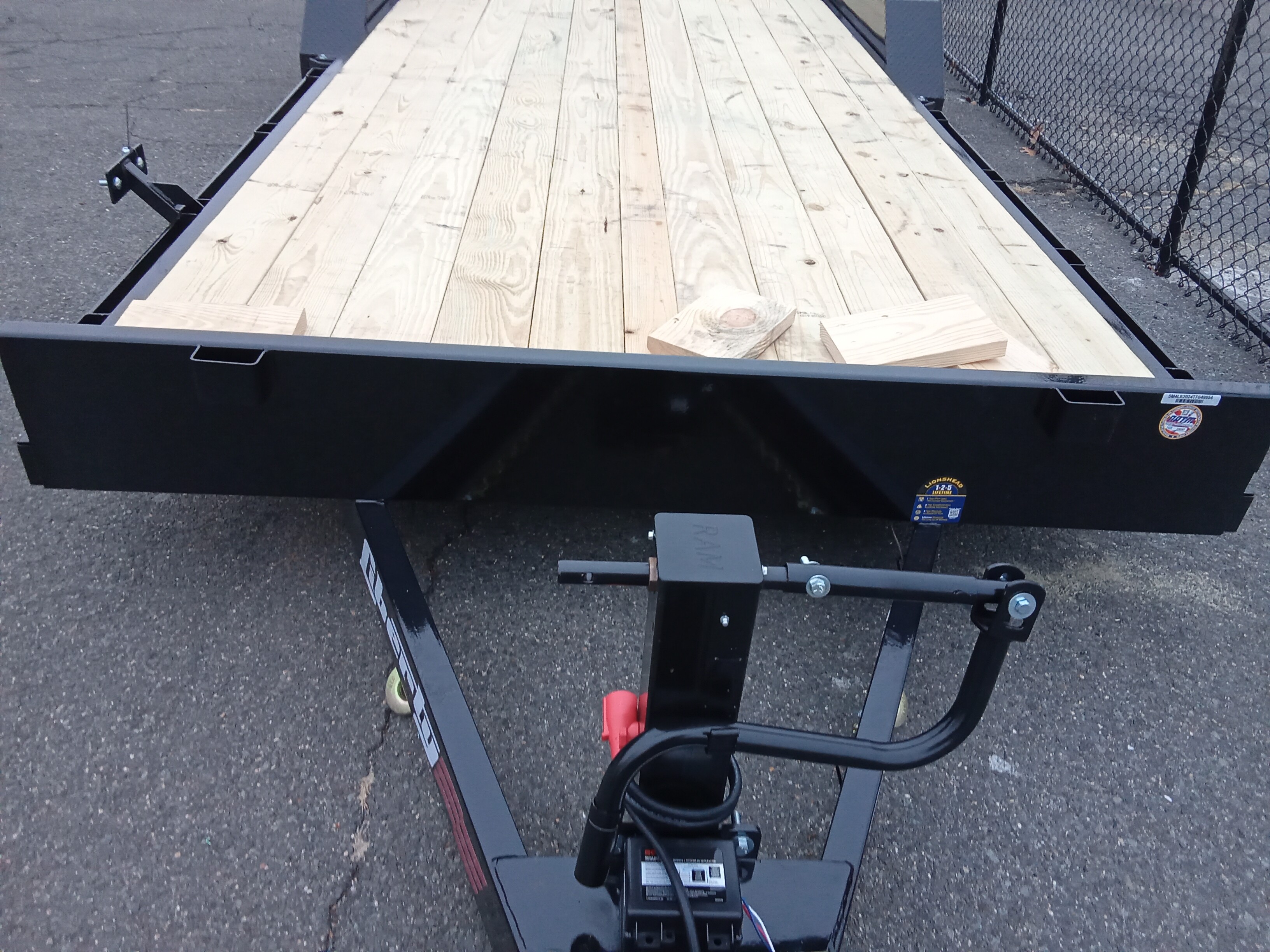 14K Dovetail Trailer photo 4