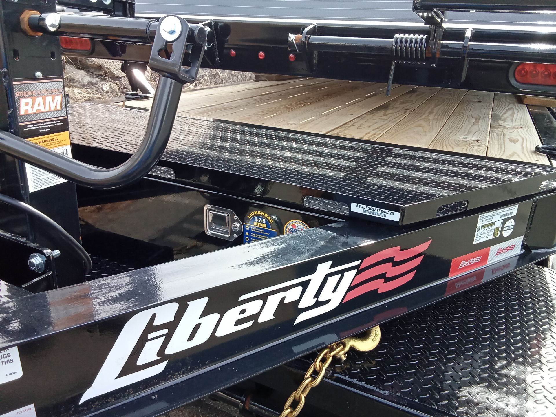 15.4K Dovetail Trailer