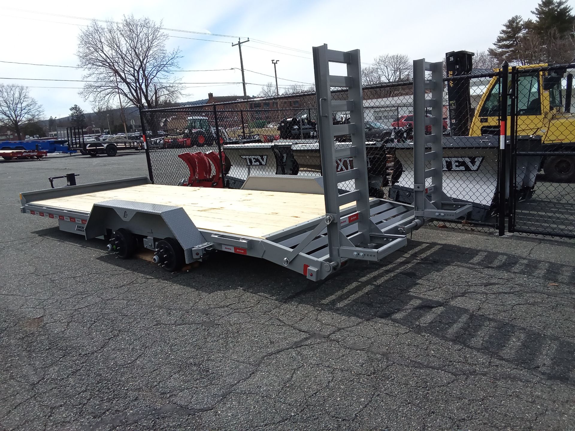 14K Dovetail Trailer photo 6