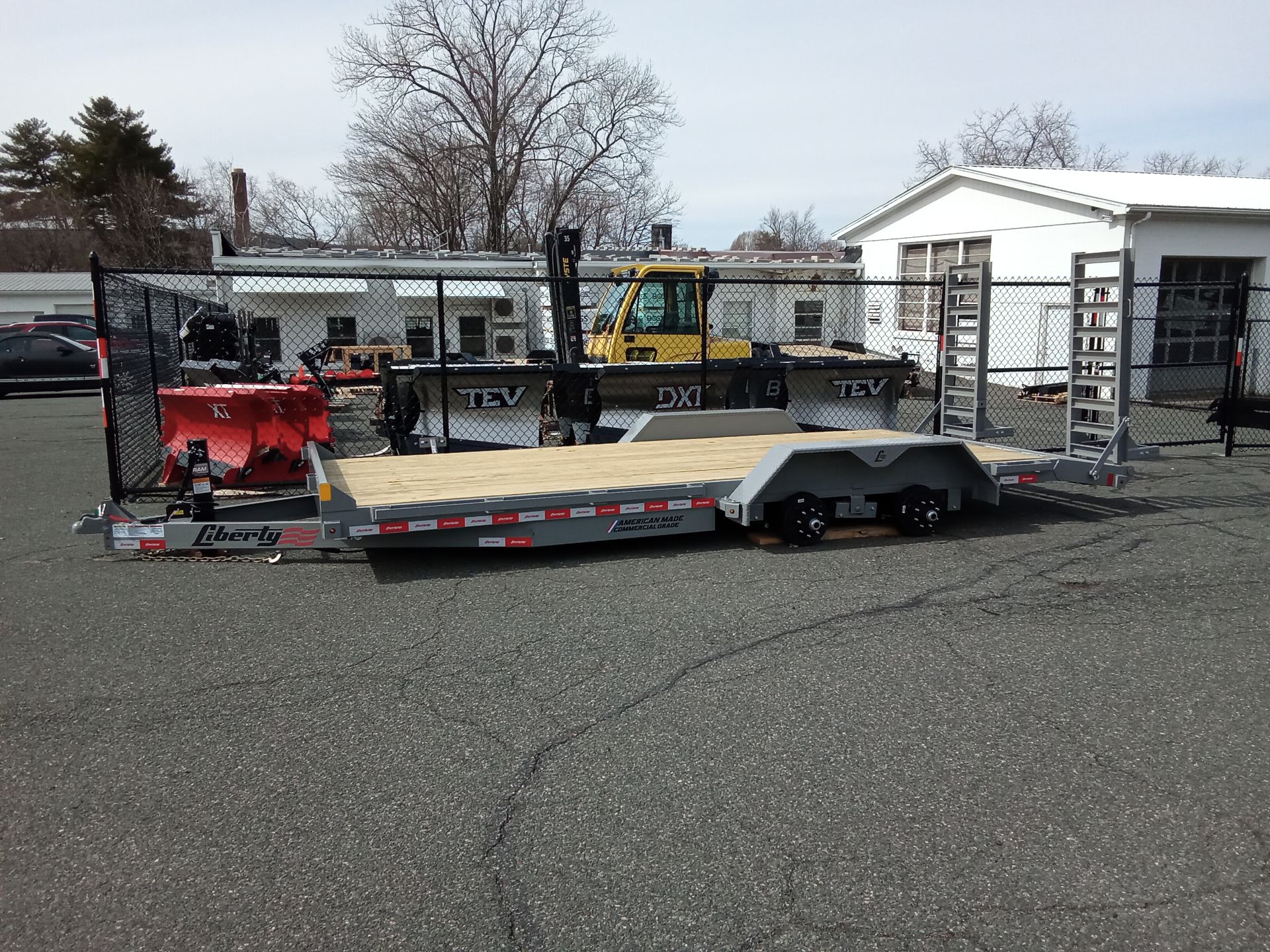 14K Dovetail Trailer photo 7