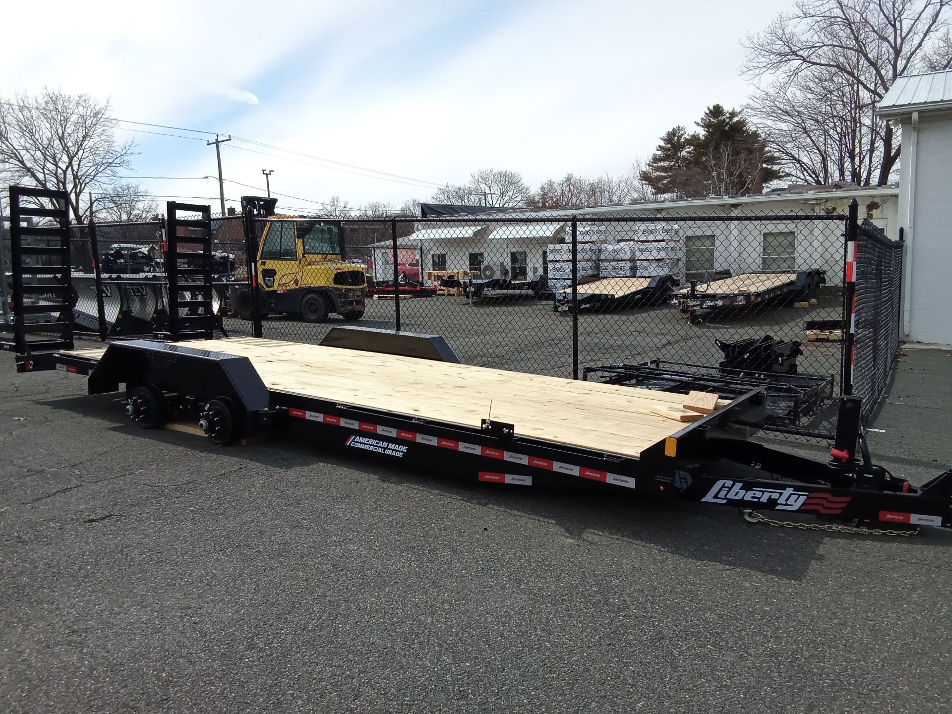 14K Dovetail Trailer photo 3