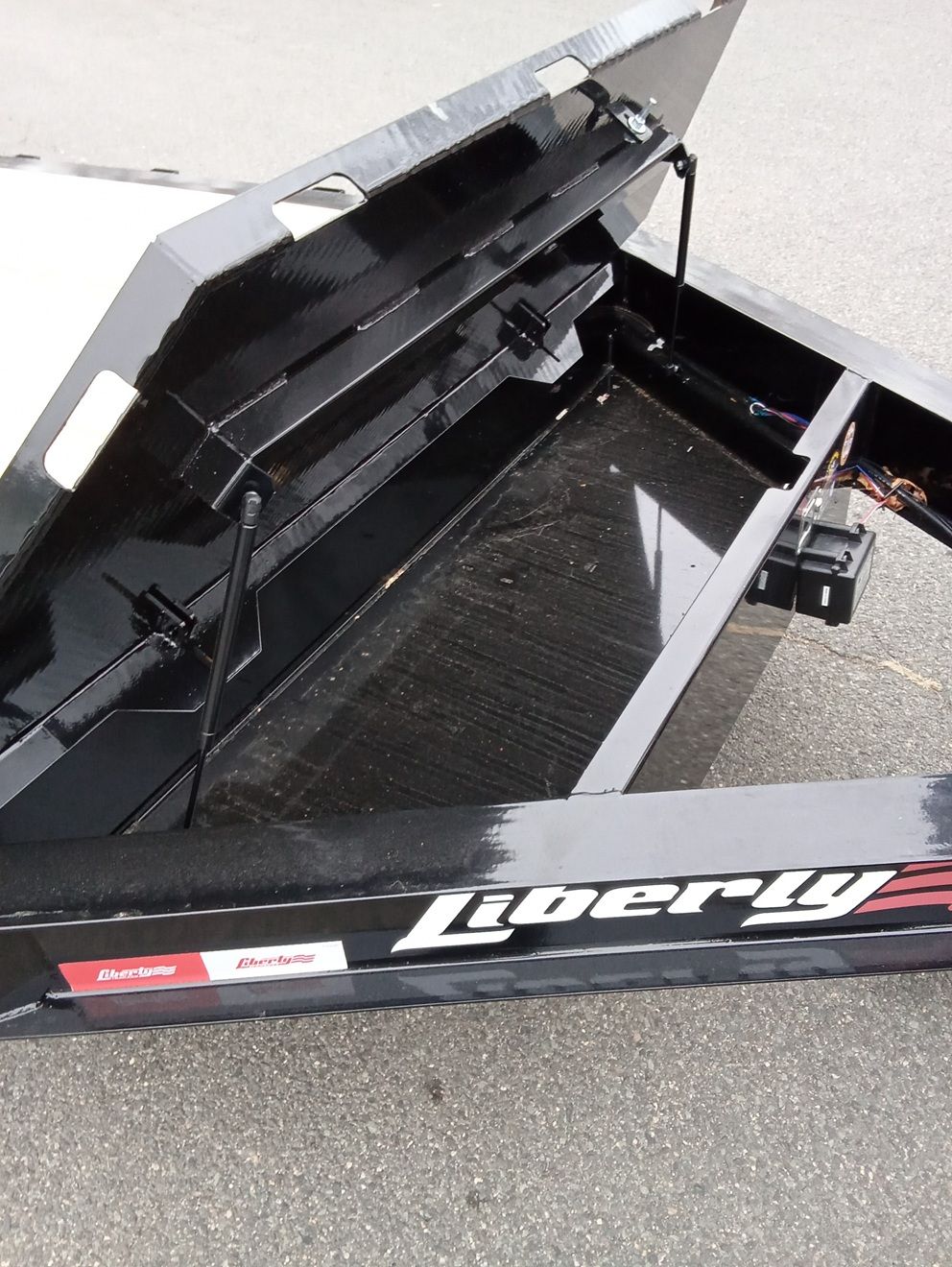 17.5K Dovetail Trailer photo 5