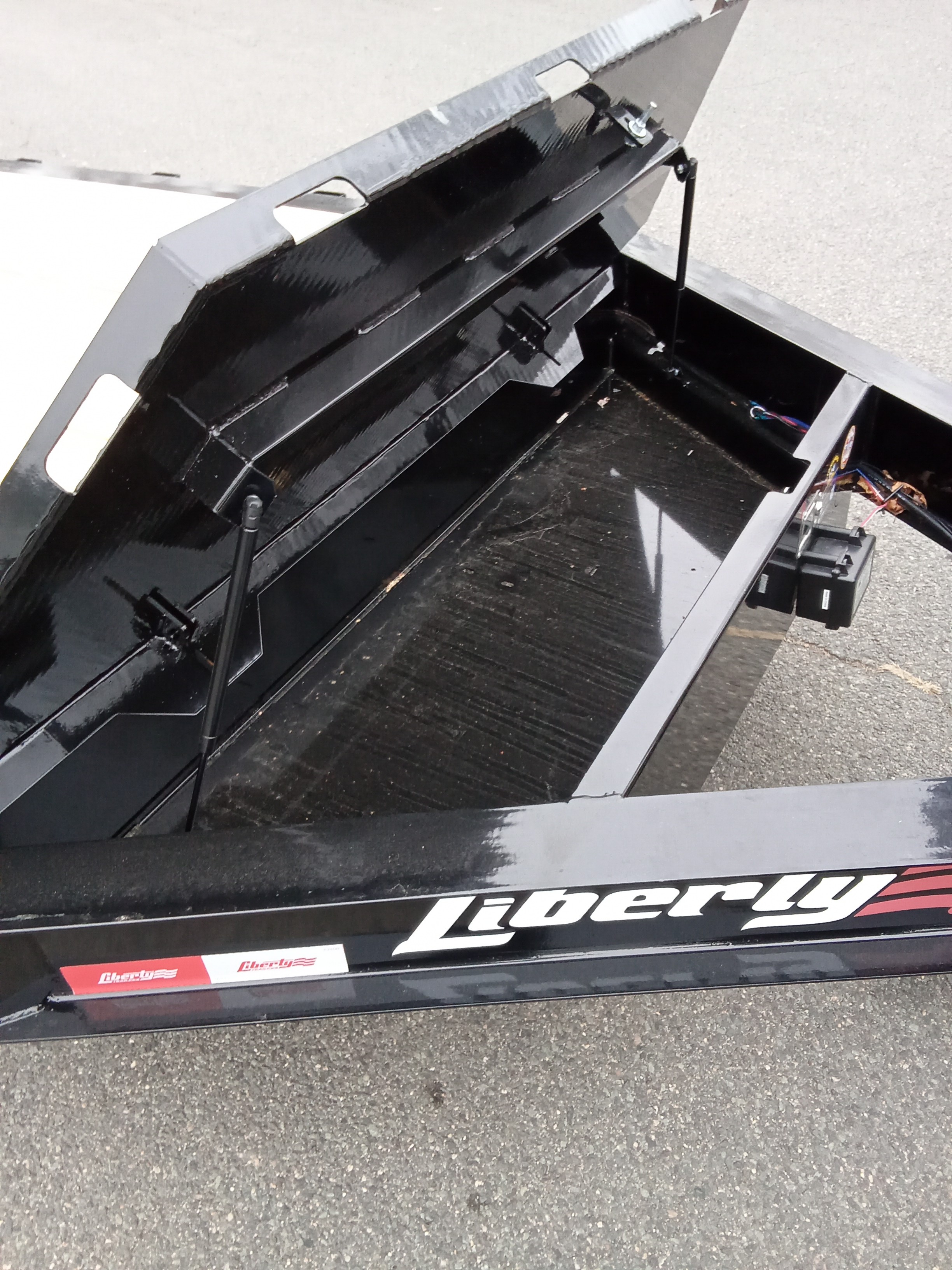 17.5K Dovetail Trailer photo 6