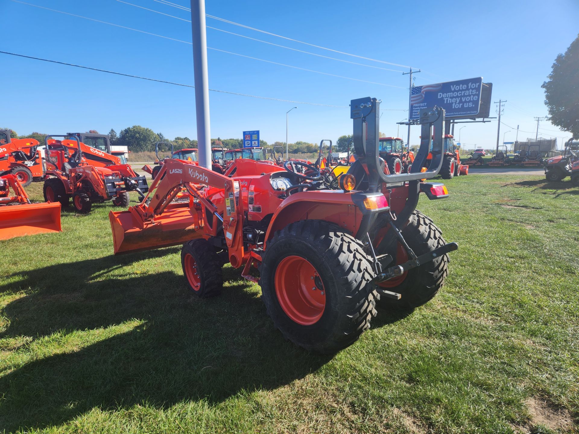 2022 Kubota L3302 HST 4WD in Beaver Dam, Wisconsin - Photo 6