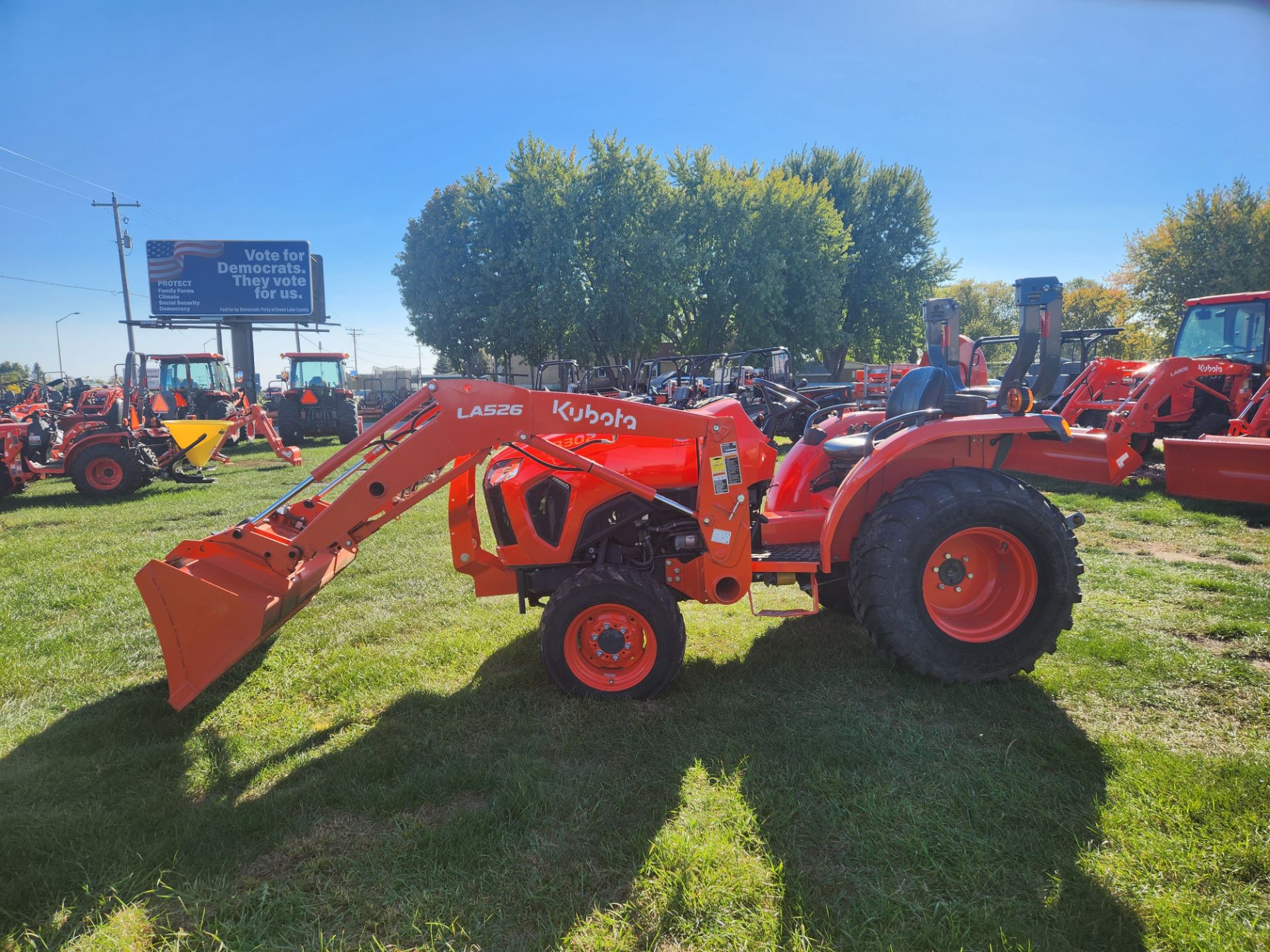 2022 Kubota L3302 HST 4WD in Beaver Dam, Wisconsin - Photo 5