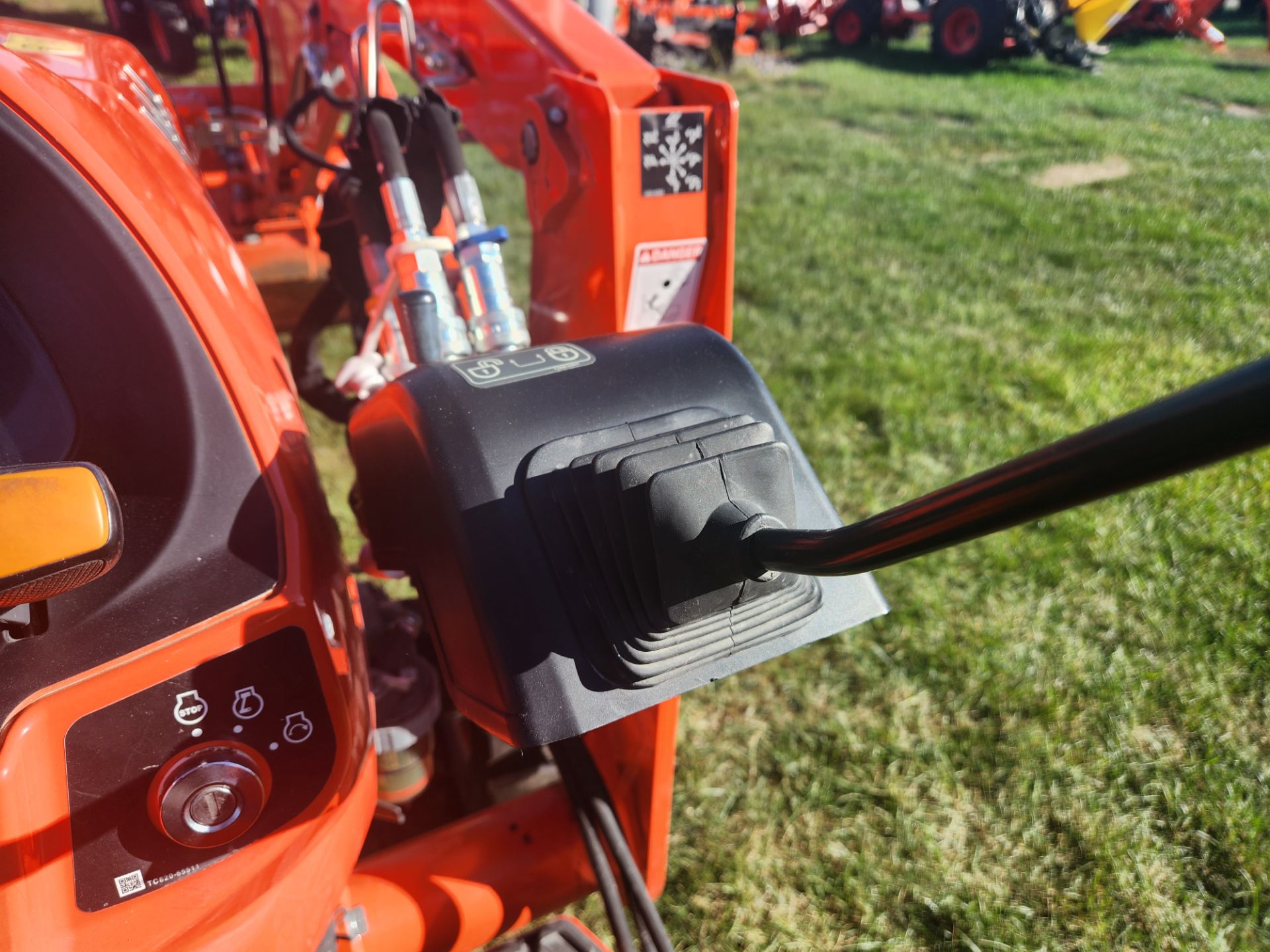 2022 Kubota L3302 HST 4WD in Beaver Dam, Wisconsin - Photo 15