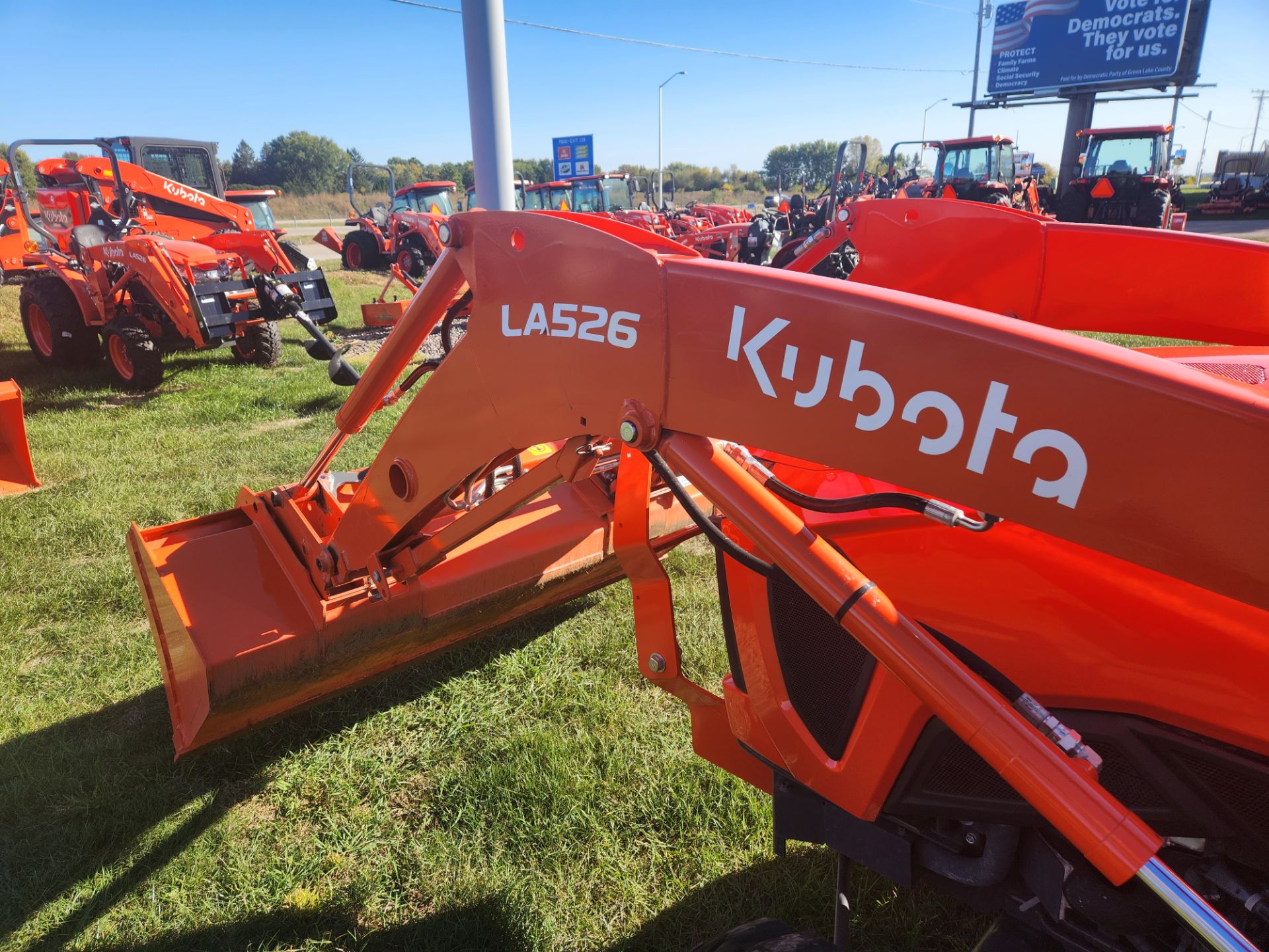 2022 Kubota L3302 HST 4WD in Beaver Dam, Wisconsin - Photo 16