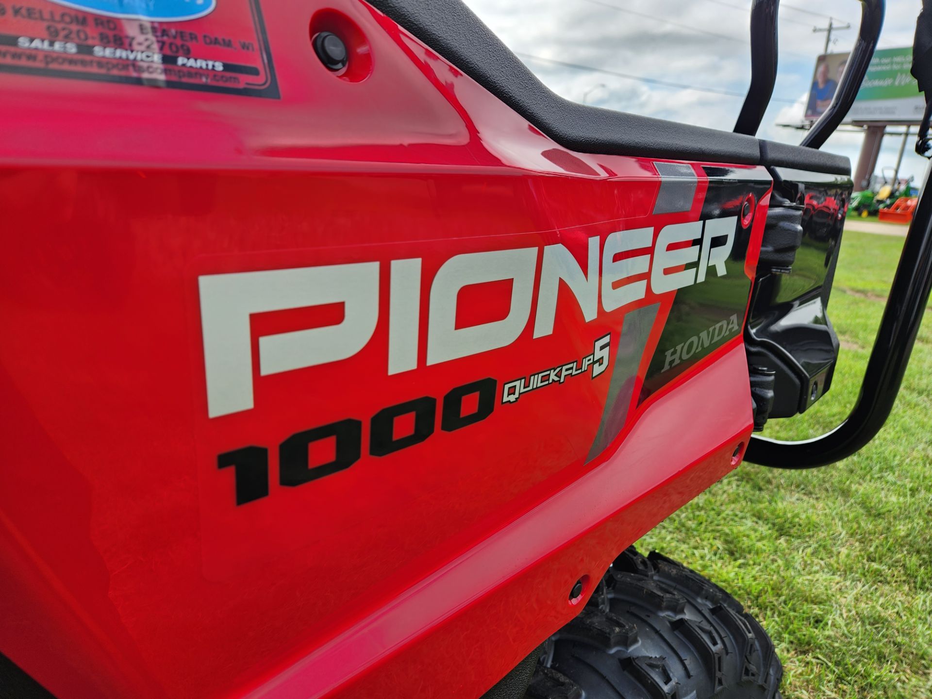 2024 Honda Pioneer 1000-5 Deluxe in Beaver Dam, Wisconsin - Photo 11