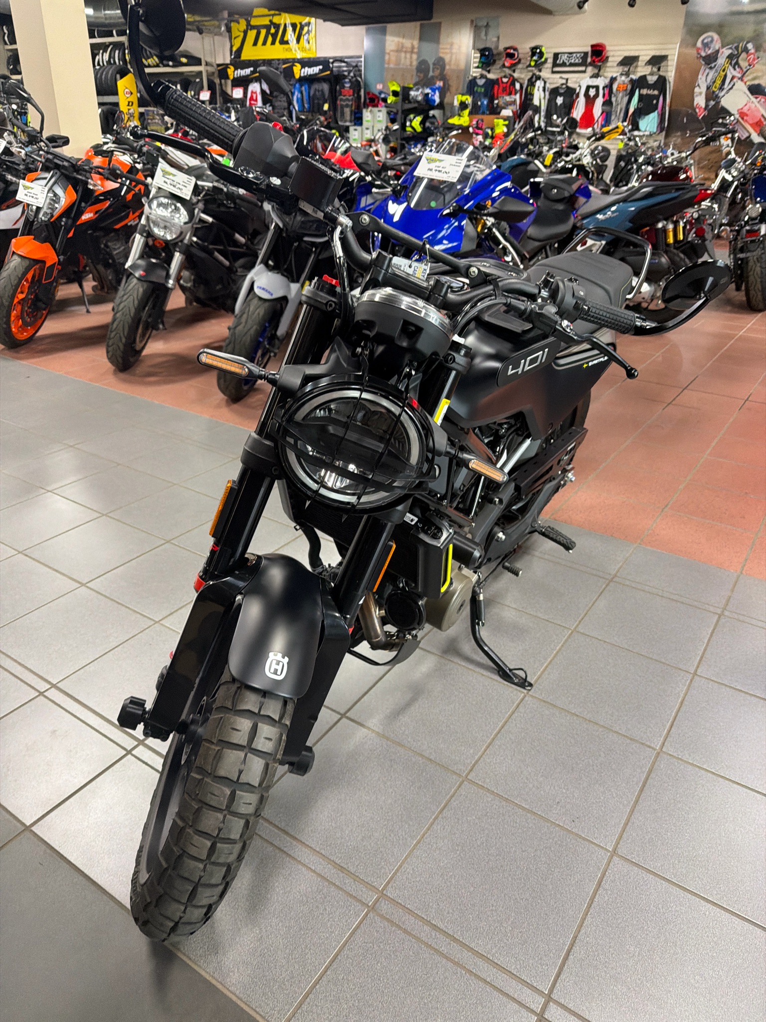 2023 Husqvarna Svartpilen 401 3