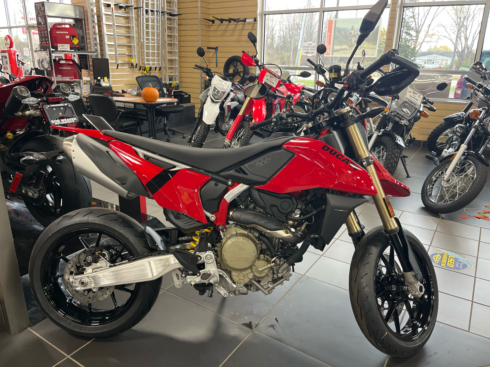 ◆◆とまとん◆◆ New 2025 Ducati Hypermotard 698 Mono, North Tonawanda NY | Specs