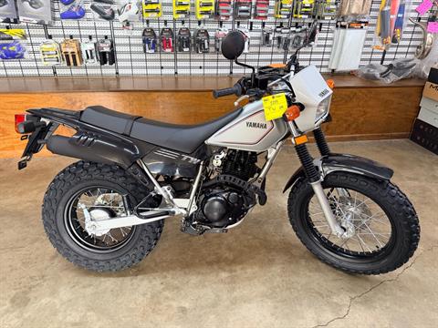 ☆ペレット☆　tw200 バイクタンク グレー Yamaha New 2027 Yamaha TW200 Gallant Gray | Motorcycles in Tarentum PA