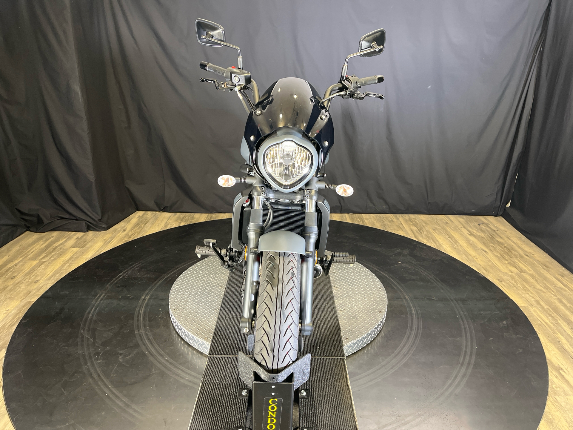 英語版 Volcanic Amazon.com: Volcanoes! Mountains of Fire (Step