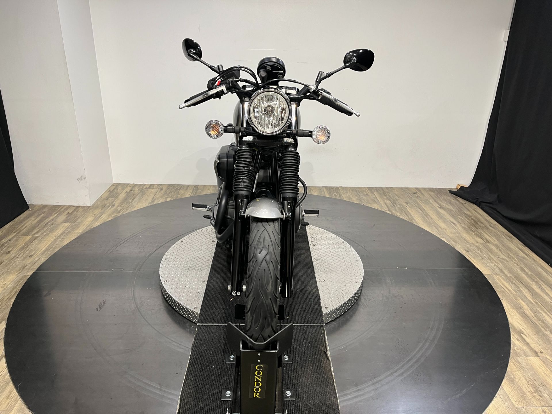 2015 Yamaha Bolt photo 3