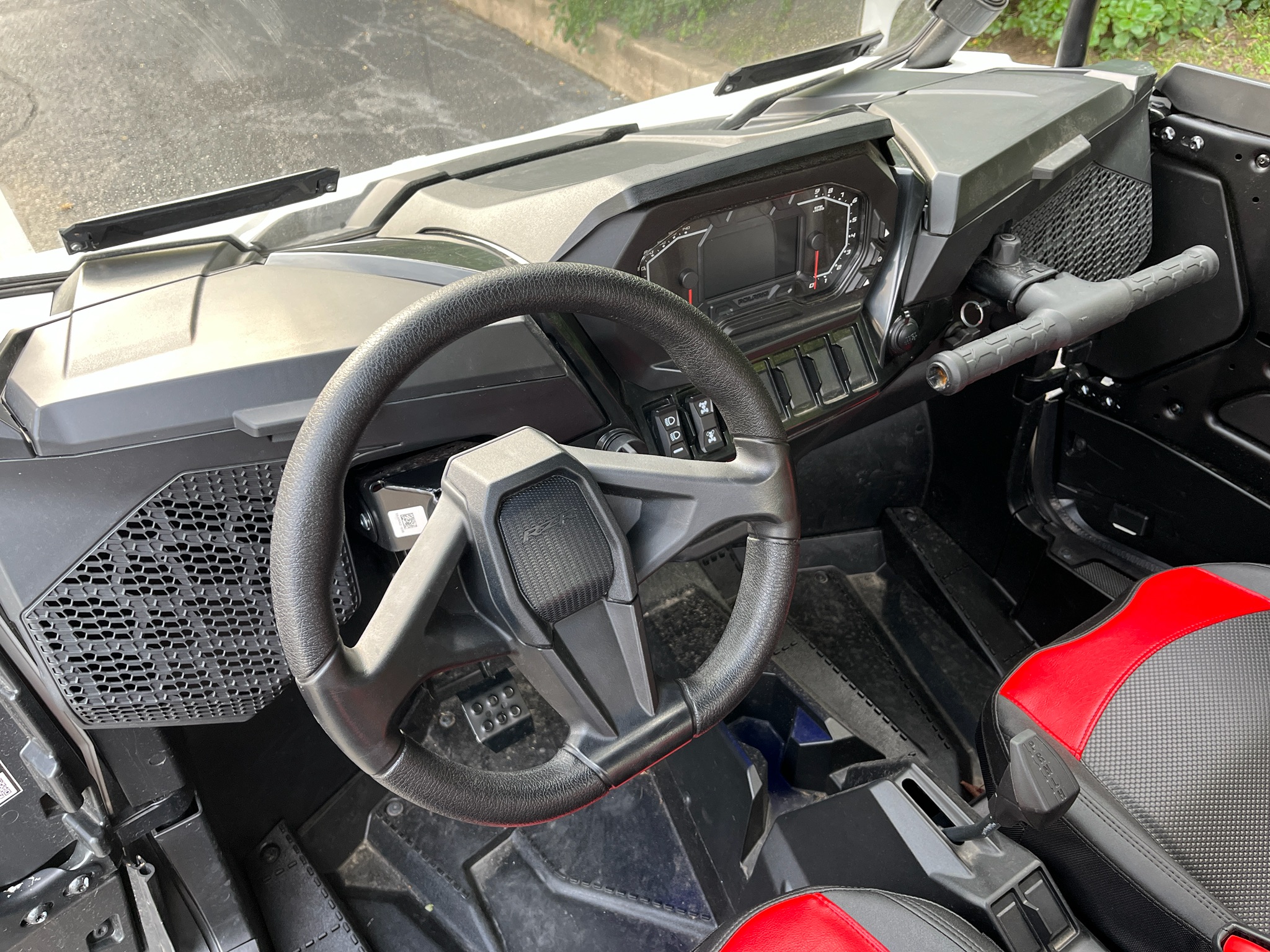 2024 Polaris RZR photo 9