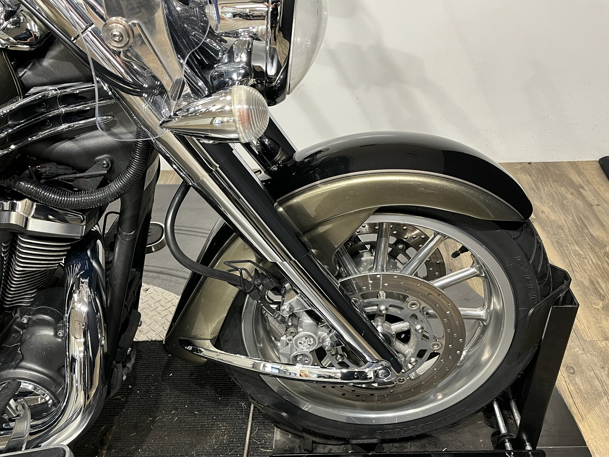 2006 Yamaha Roadliner photo 2