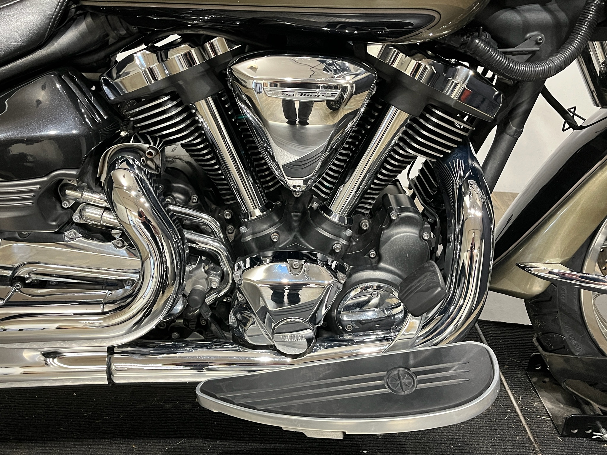 2006 Yamaha Roadliner photo 3