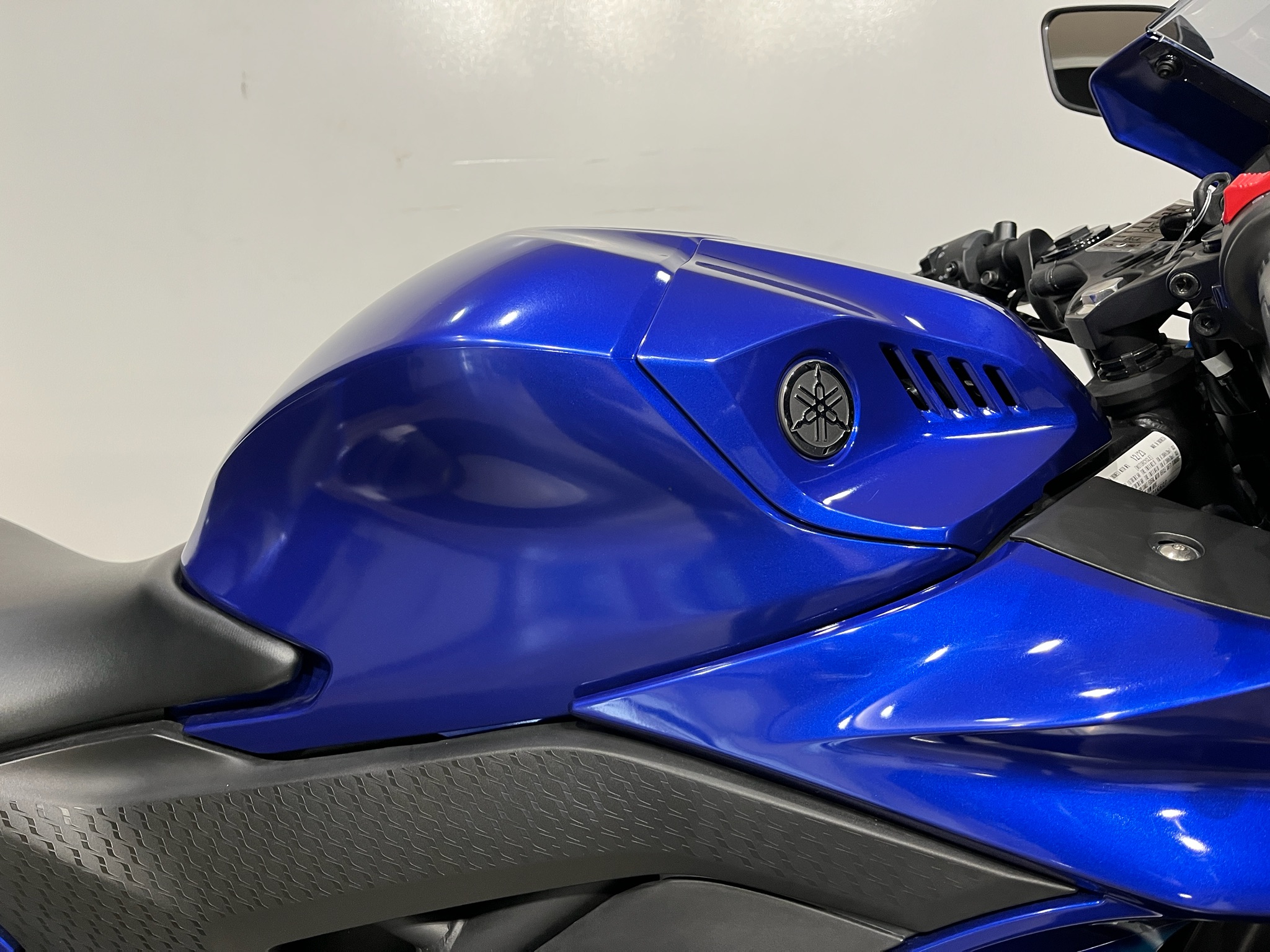 2024 Yamaha YZF-R3 photo 2