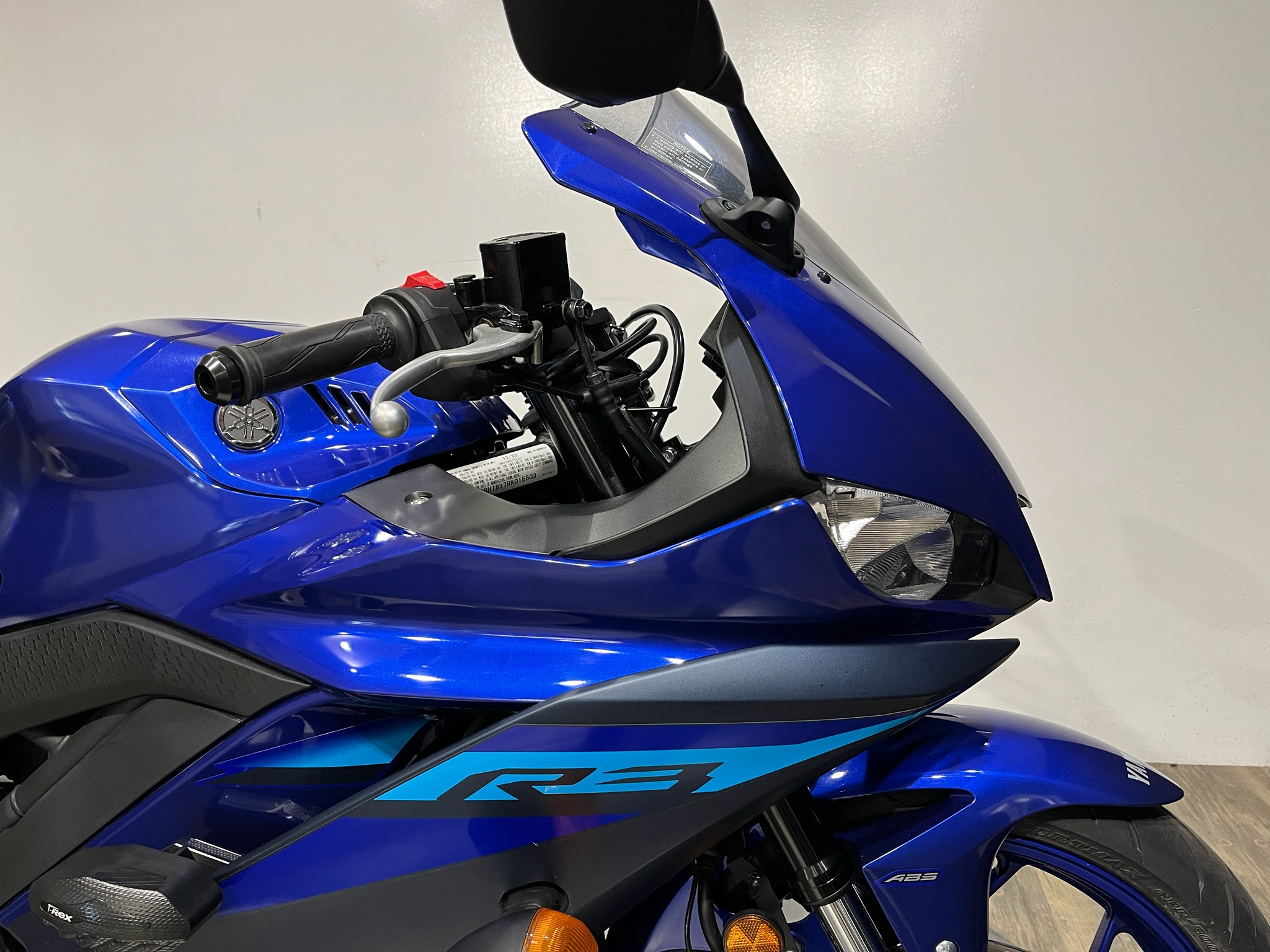 2024 Yamaha YZF-R3 photo 3