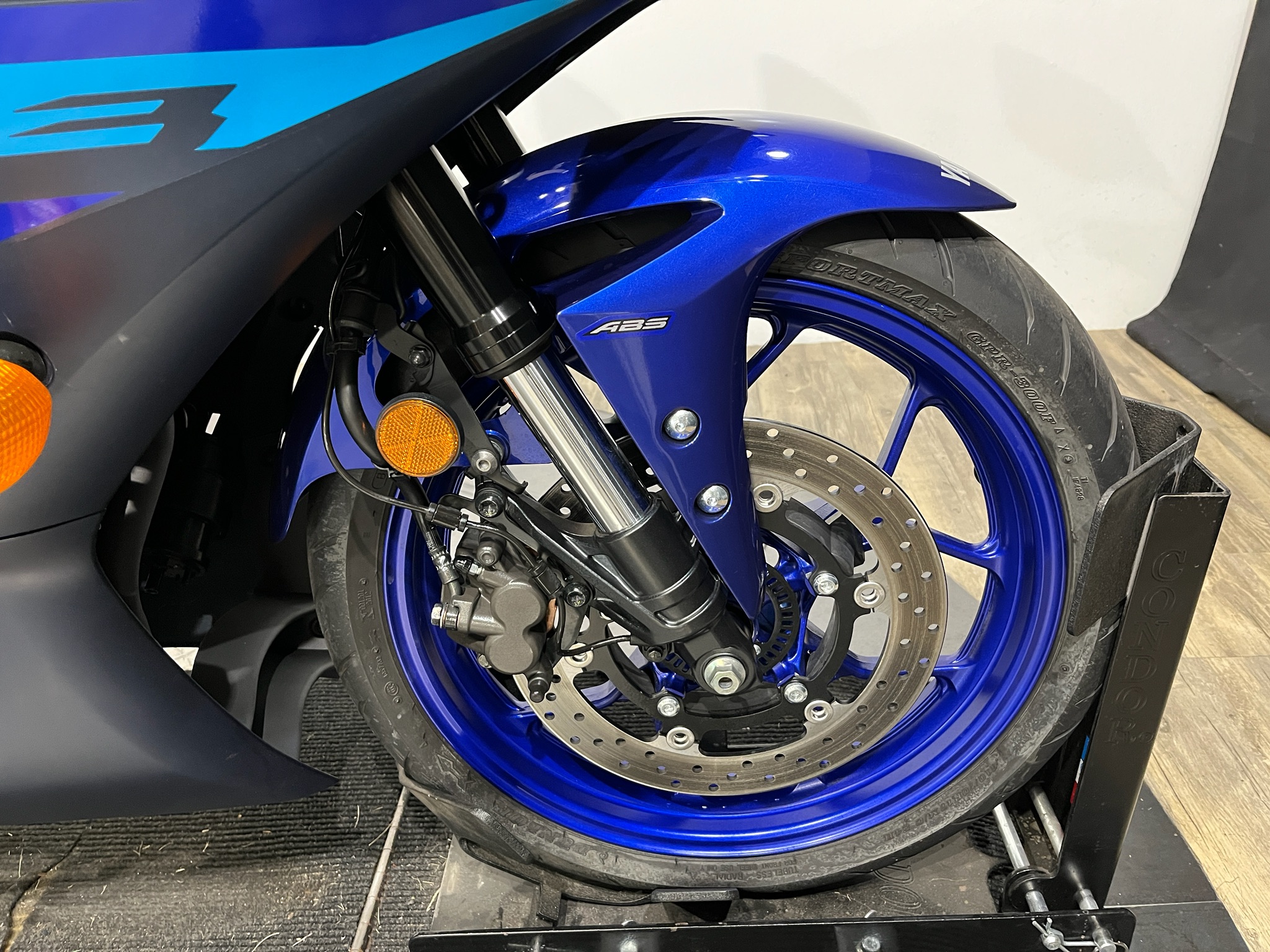 2024 Yamaha YZF-R3 photo 4
