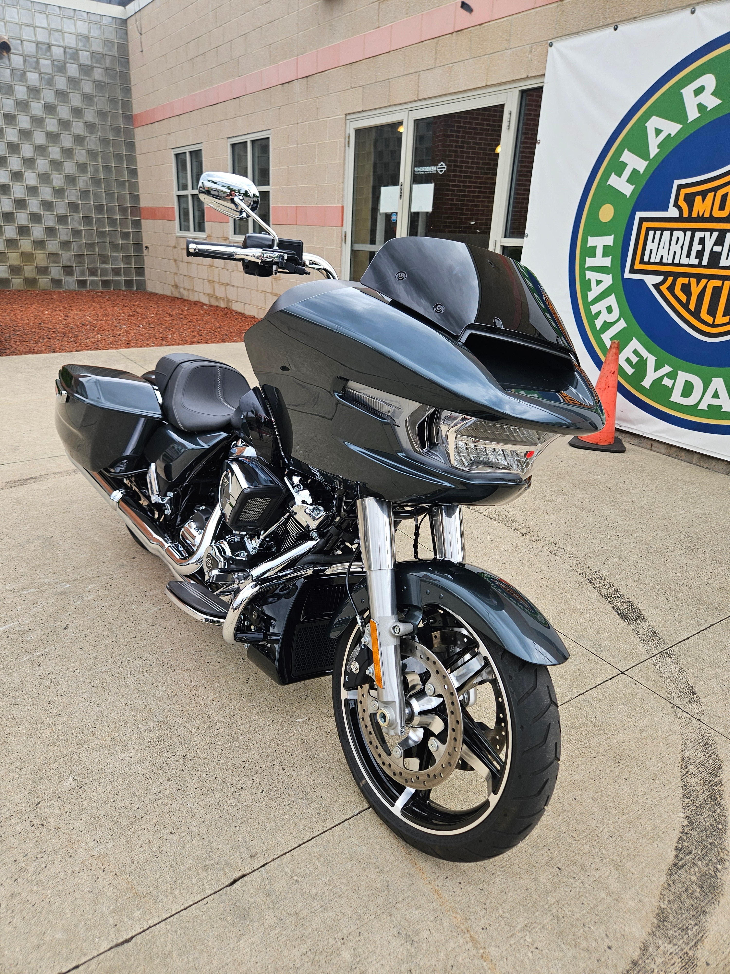 2025 Harley-Davidson Road Glide® 10