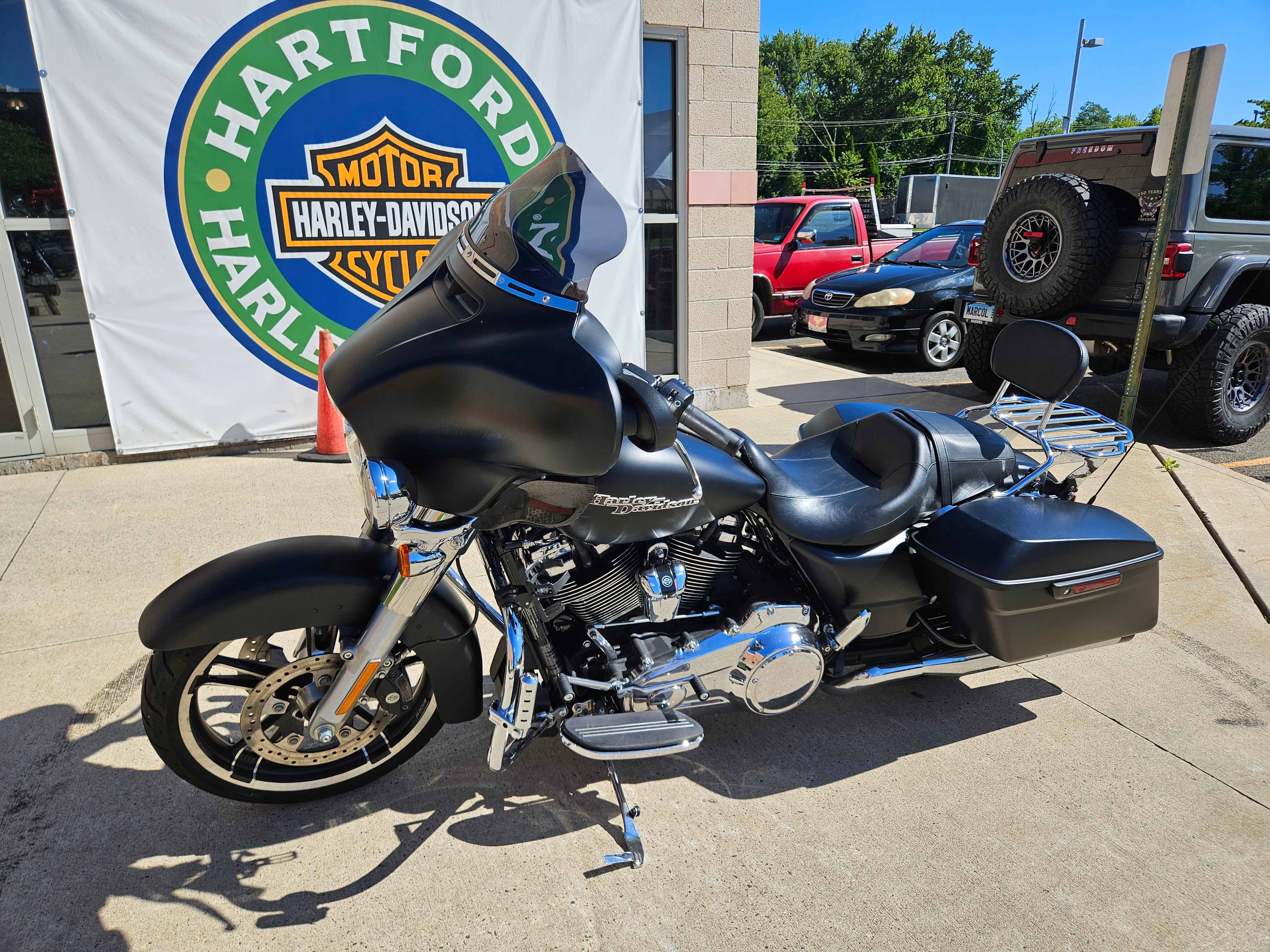 2017 Harley-Davidson Street Glide® 1