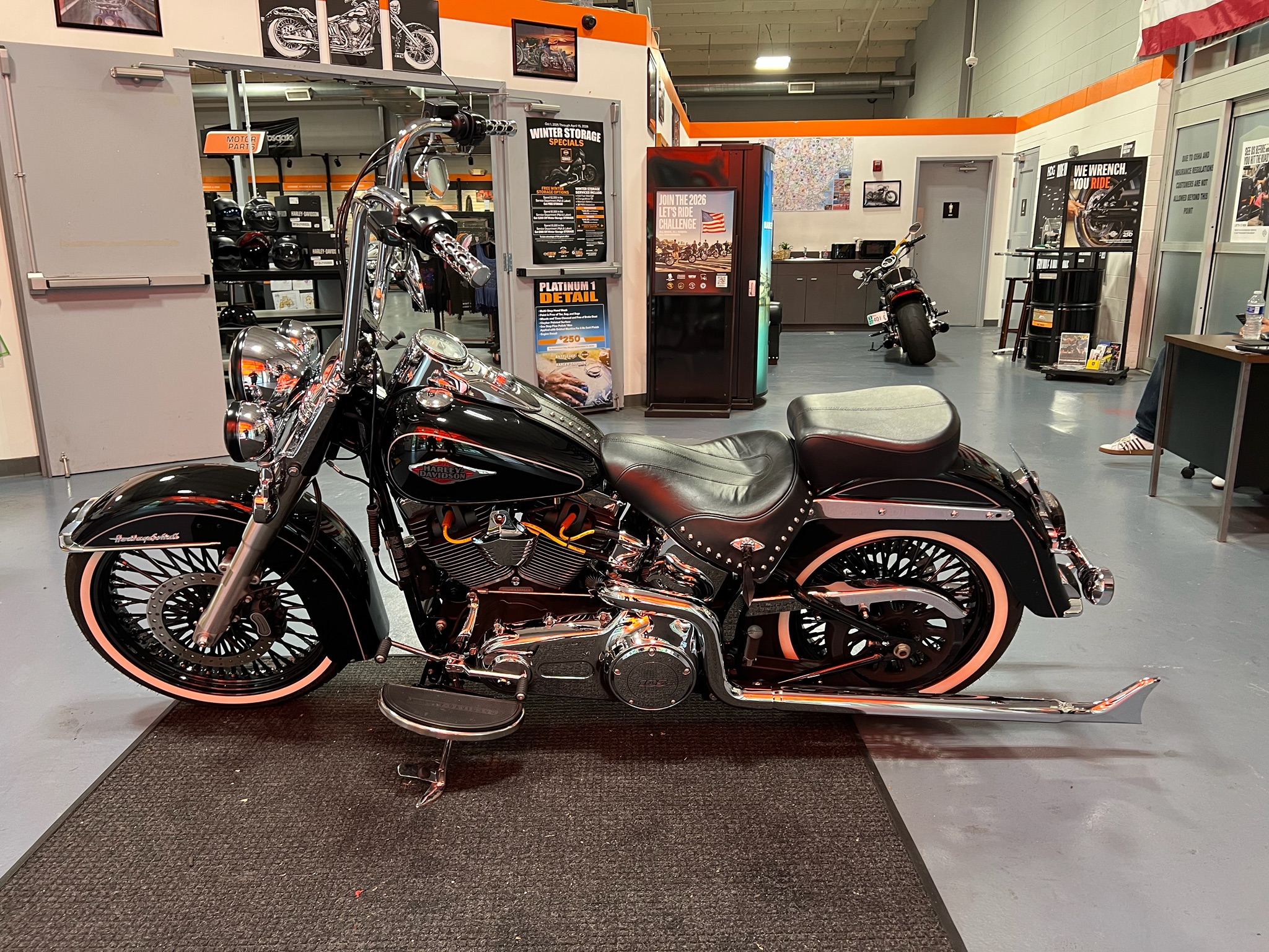 2015 Harley-Davidson Heritage Softail® Classic 11