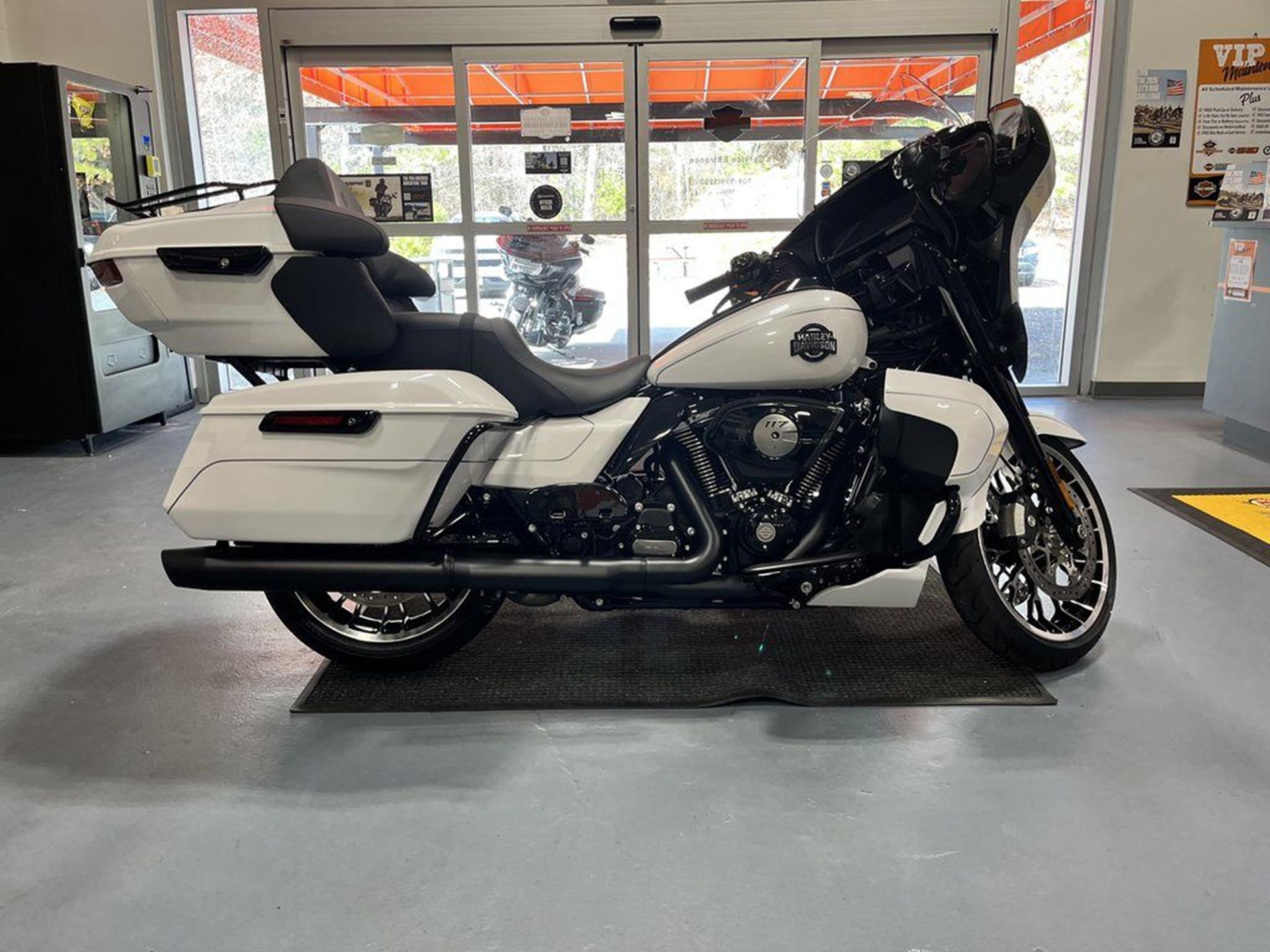 2026 Harley-Davidson Street Glide® Limited 1